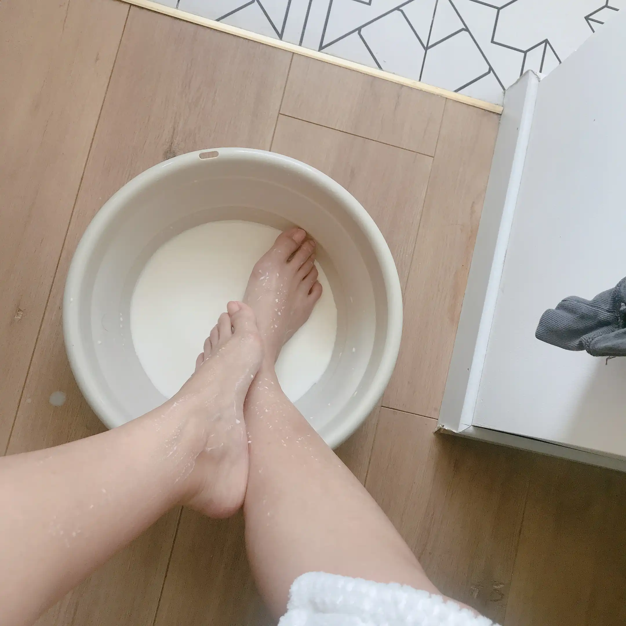 安乔乔 NO.001 牛奶洗脚 [102P+144M]