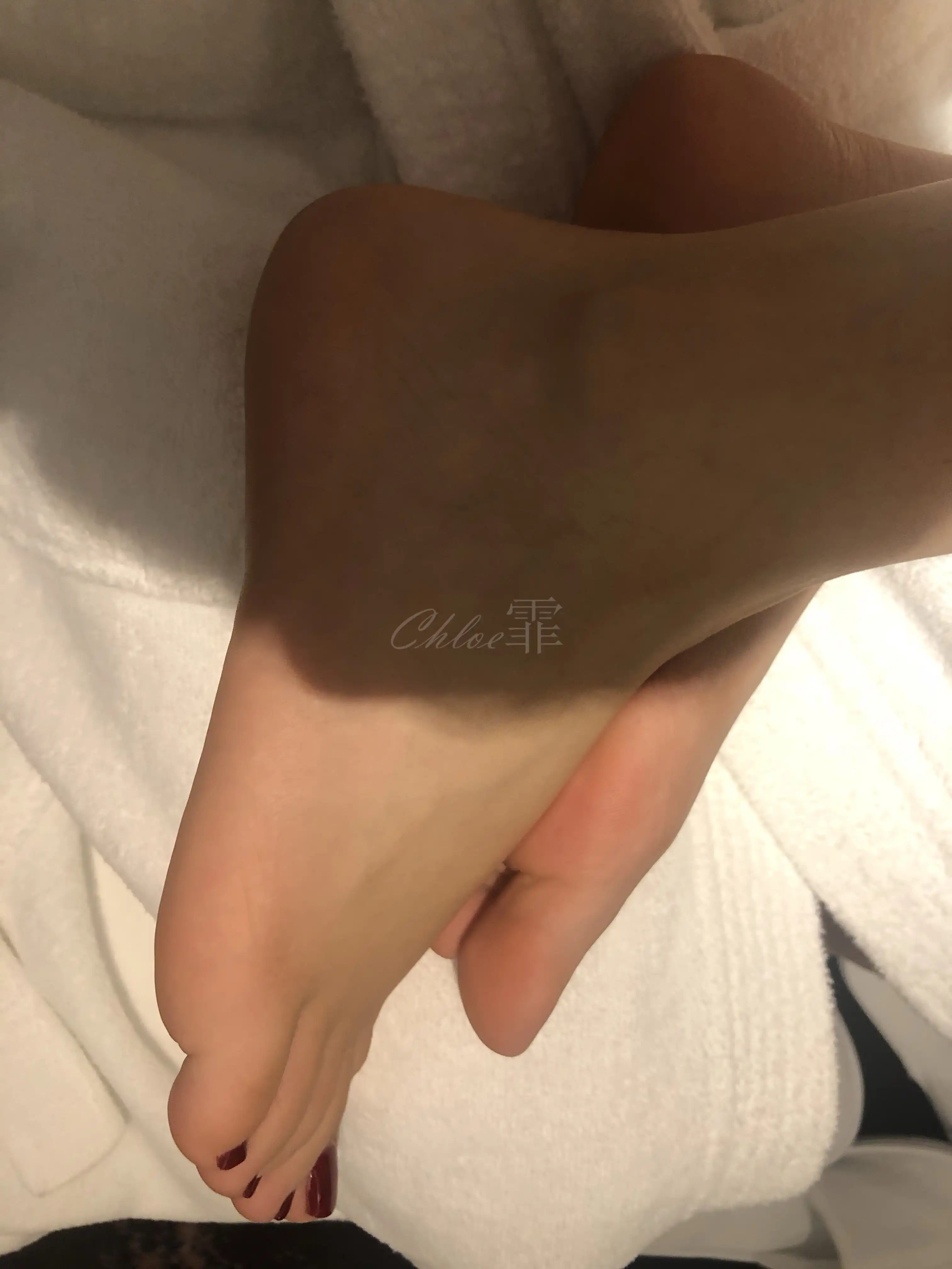 chloe霏霏霏 NO.005 20181028 希尔顿酒店性感针织连衣裙玉足美脚 [8P 50.94 MB] - 第1张