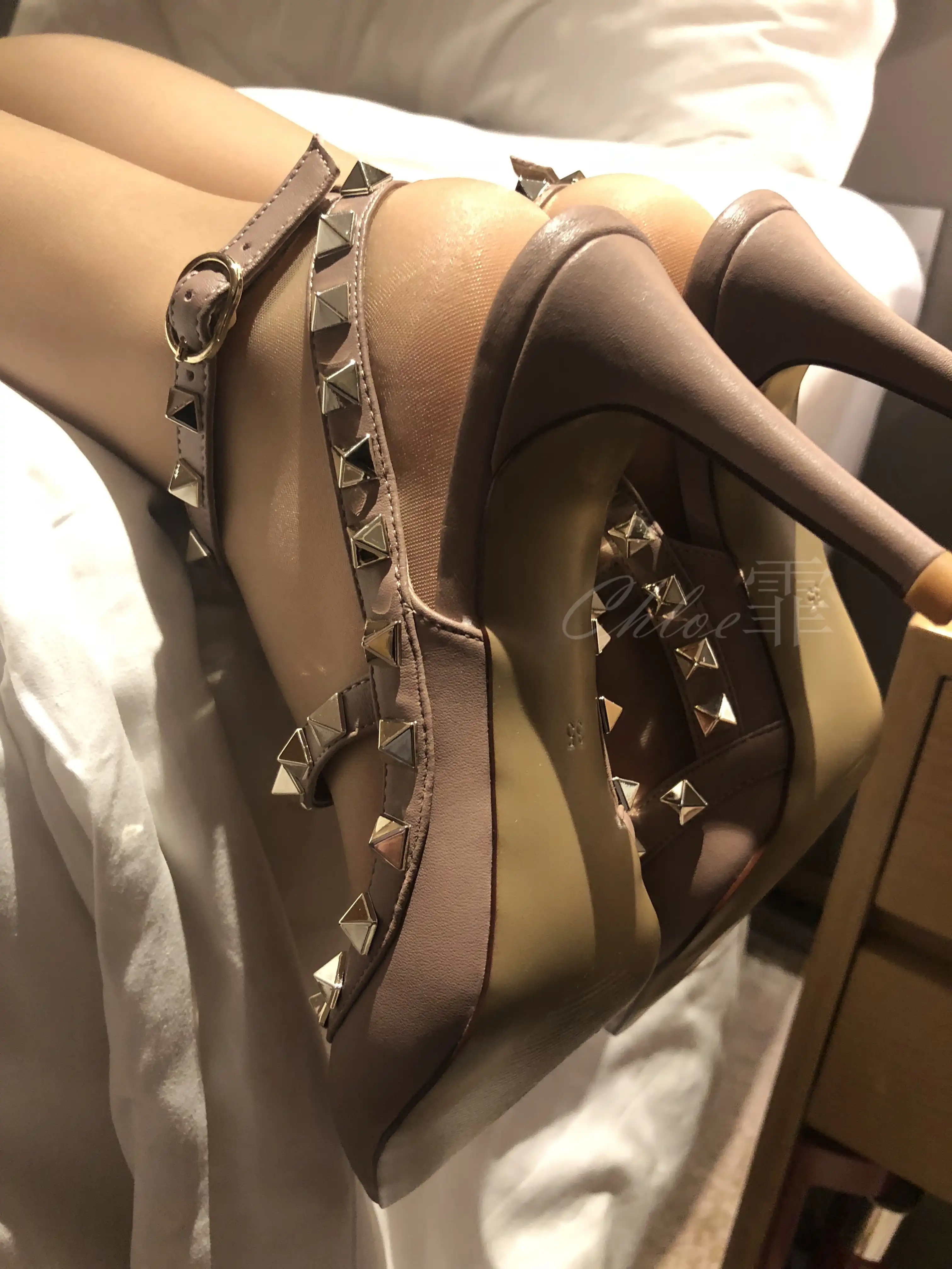 chloe霏霏霏 NO.010 20190221 朗豪酒店气质淑女蕾丝连衣裙 意大利Trasparenze Fanny 半筒肉s 铆钉高跟 [30P 161.53 MB] - 第2张