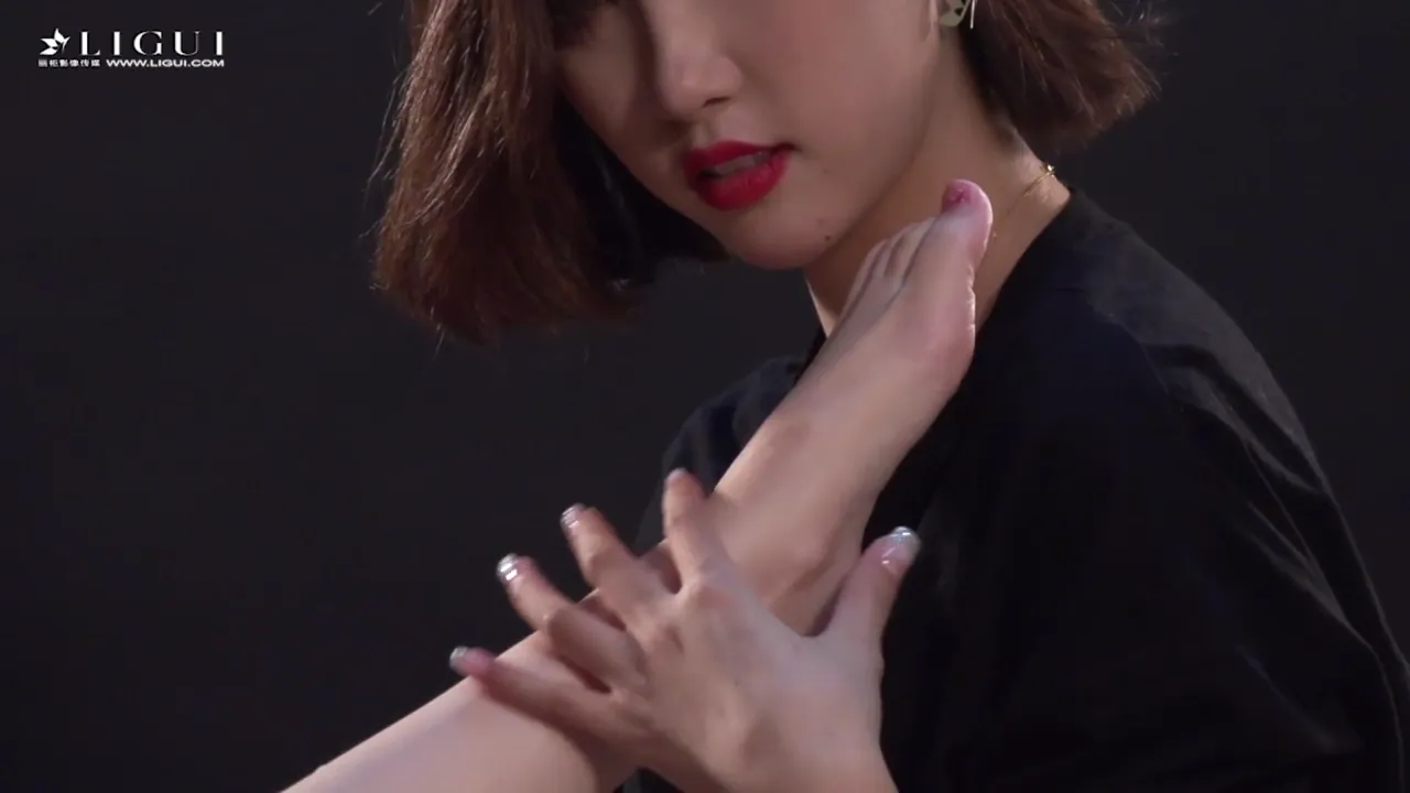 [Ligui丽柜] 高清视频 2018.12.08 《双生花の莲秘私拍》筱筱 [1V-294M]