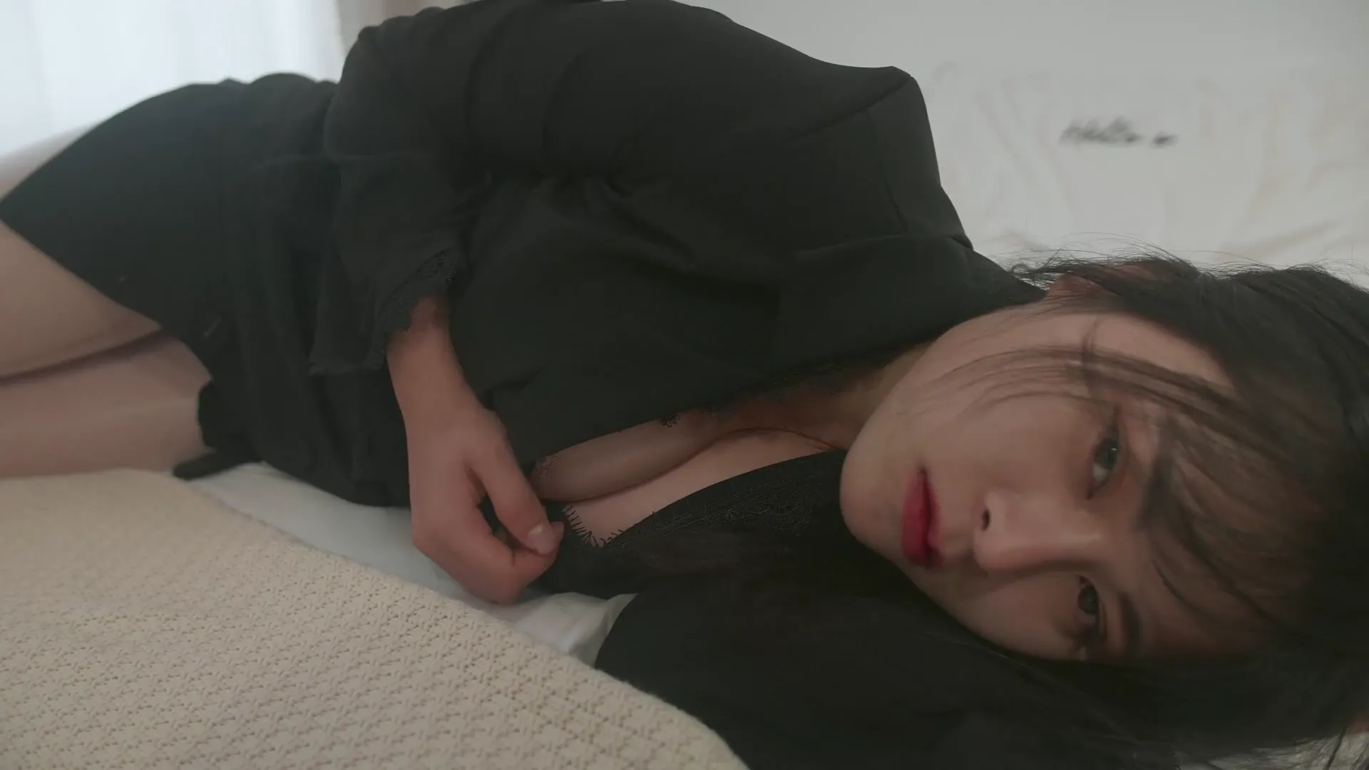 [Ligui丽柜] 高清视频 2021.02.01 你的女友请签收 奈沐子[1V／308MB]