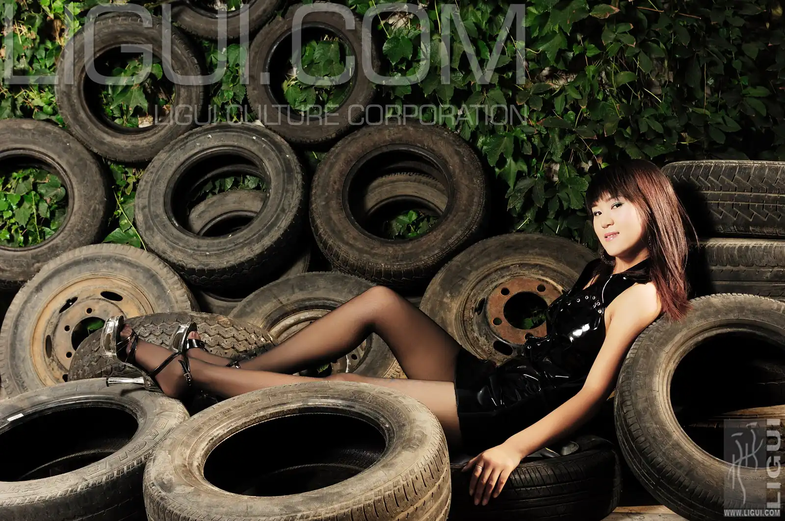 [Ligui丽柜] 2007-09-11 晶晶 轮胎与女孩 - 第1张