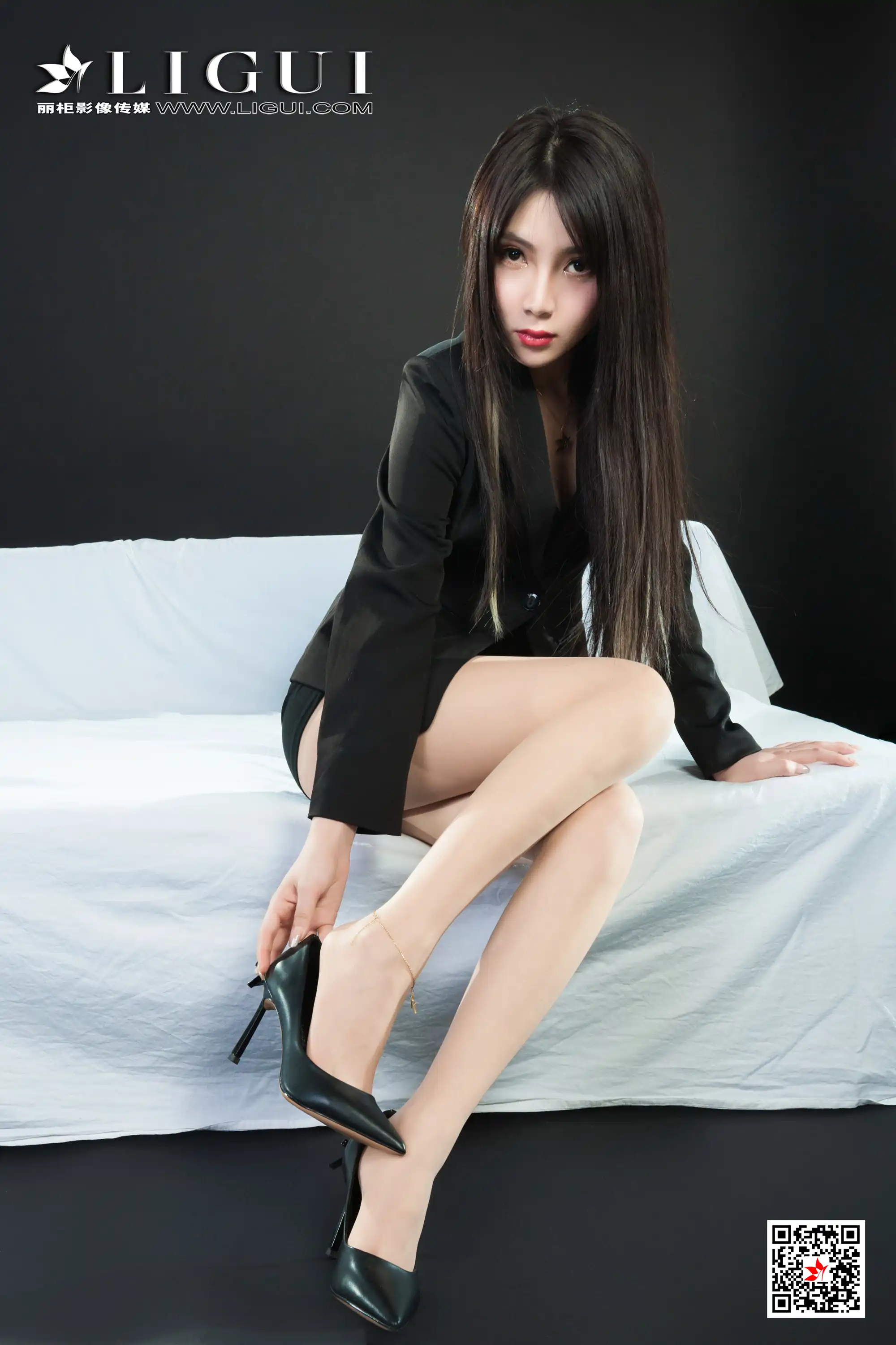 [Ligui丽柜] 2021.04.26 Model《香丝助理》小七[62+1P／63.5MB] - 第1张