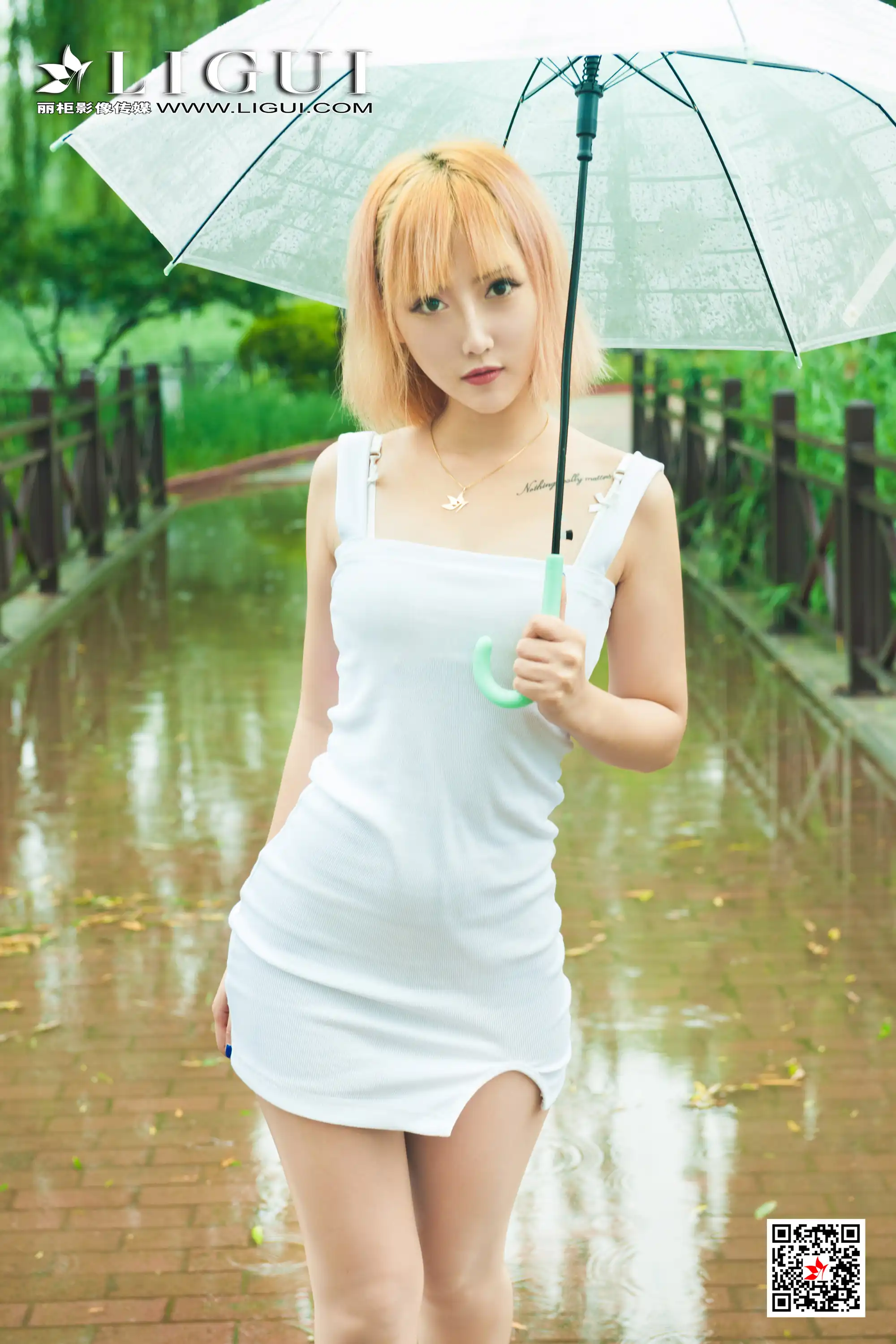 [Ligui丽柜] 2021.07.12 Model《雨中漫步》小爽[50+1P／64.4MB]