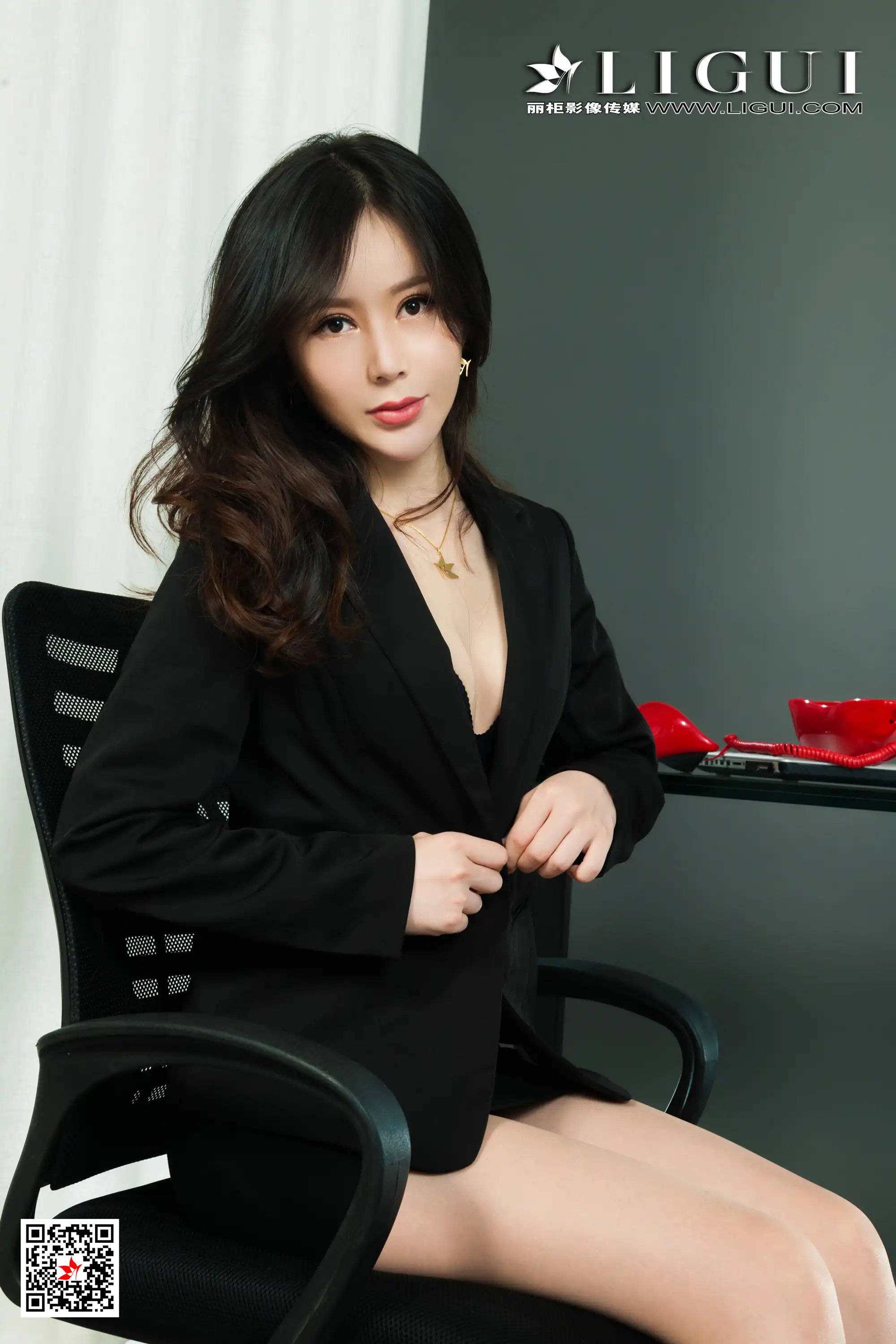 [Ligui丽柜] 2021.08.09 《梦欲女同事》微微[45+1P／48.1MB]
