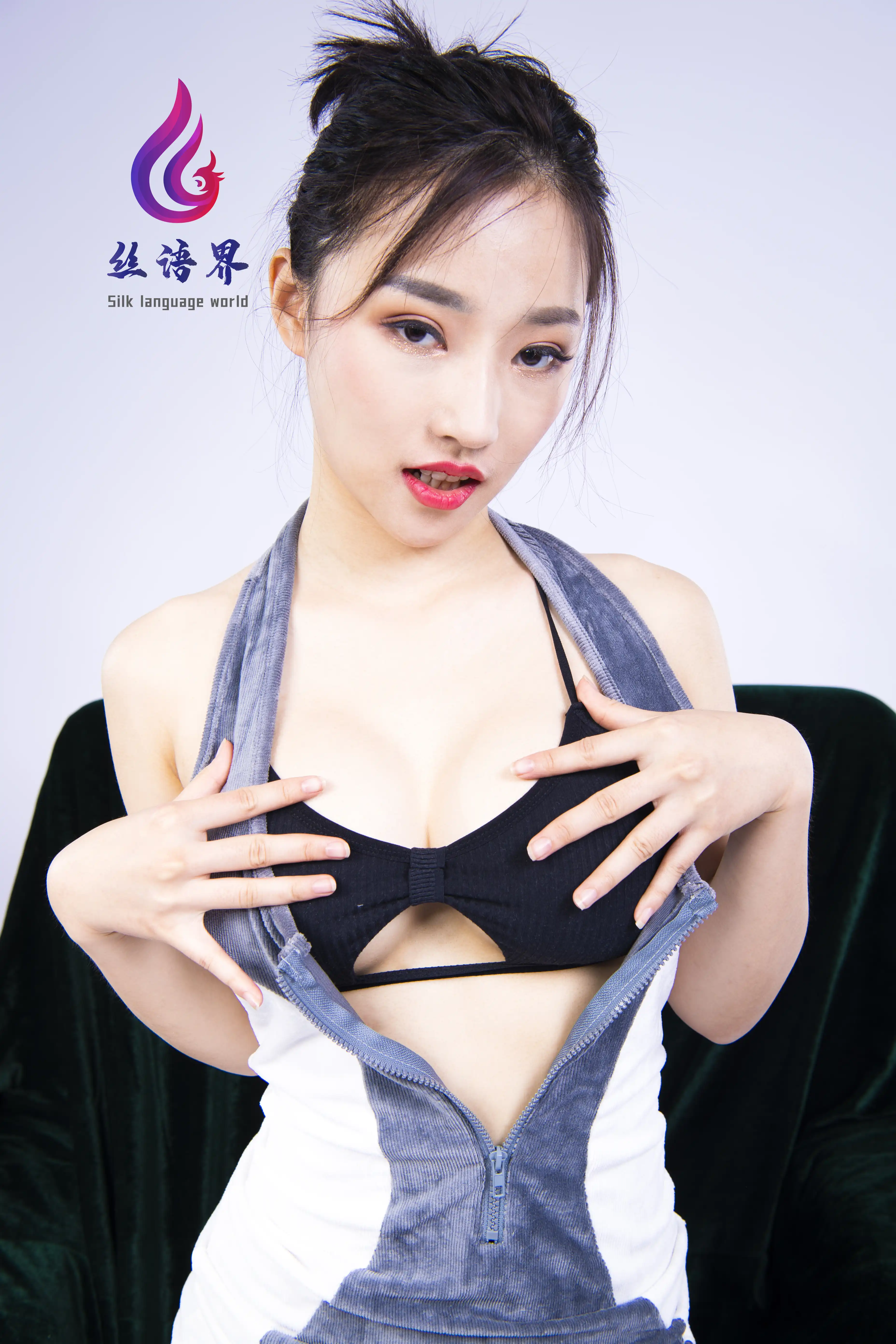 [Ligui丽柜] 2021.08.19 《私人撩拨》梵妮[55+1P／435MB]