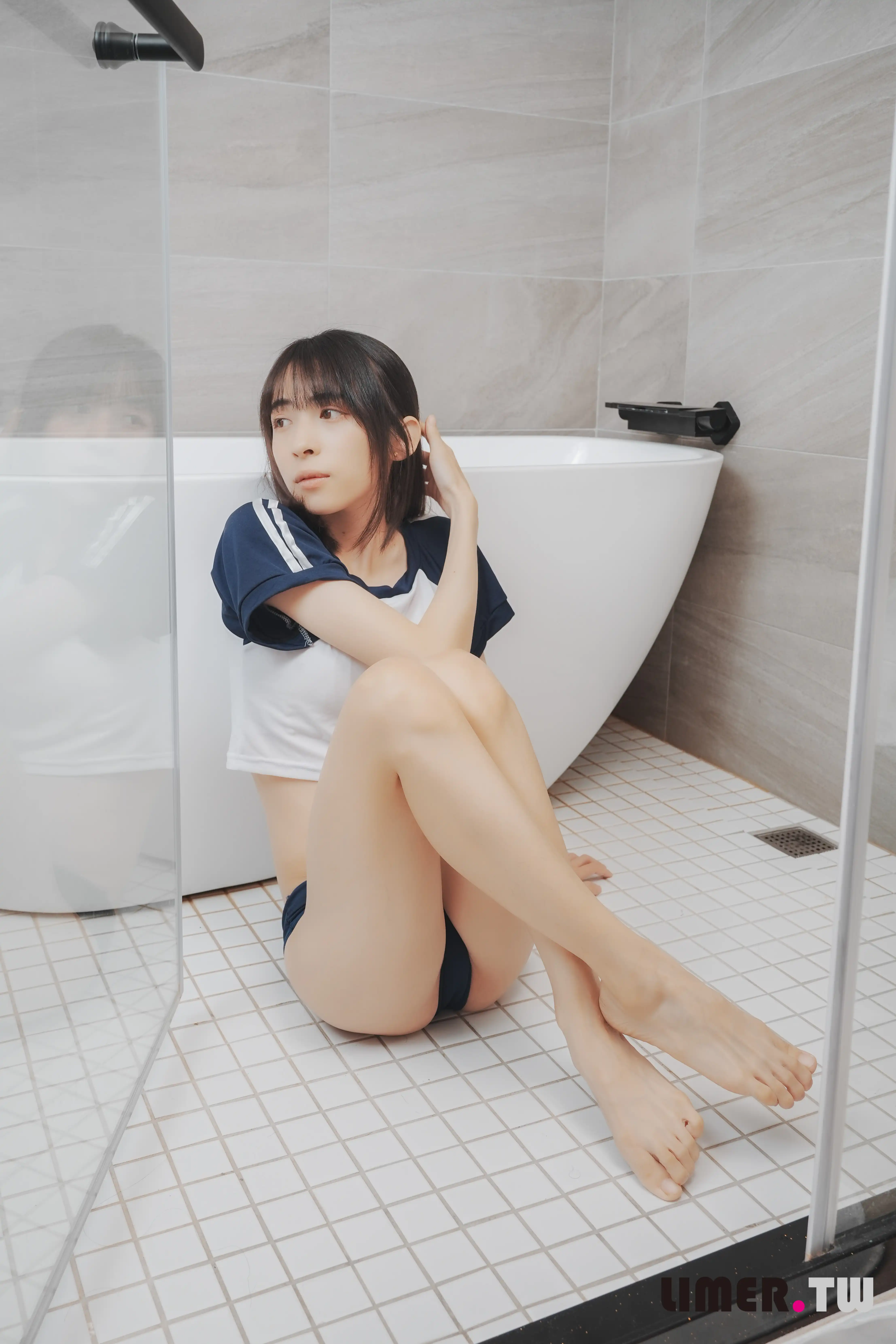 Limerence NO.022 子子 体操服 死库水脚底纹路[140P+1V-2.33G] - 第2张