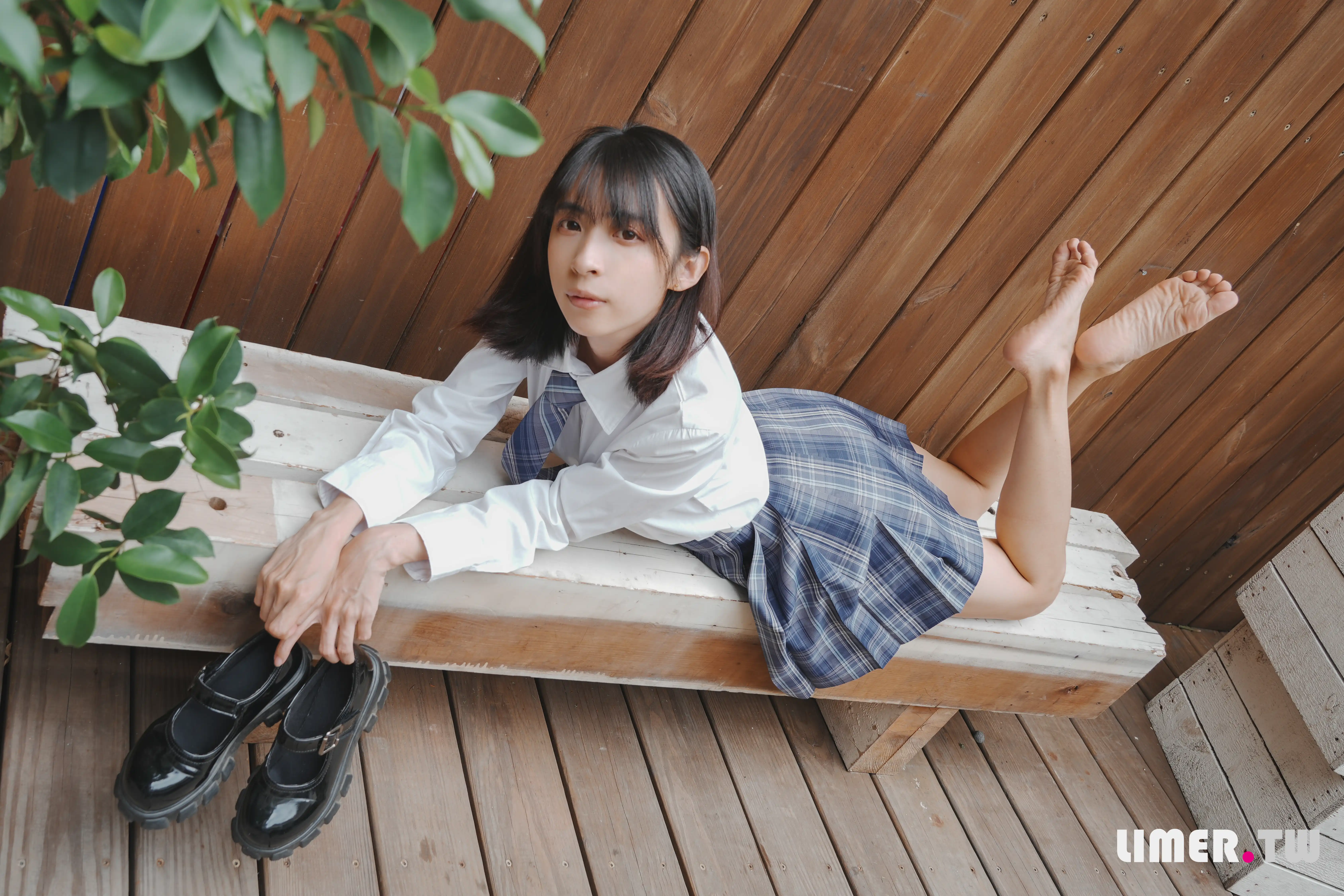 Limerence NO.048 子子 JK小腿袜到裸足的偷窥视角[181P1V-5.41G] - 第6张