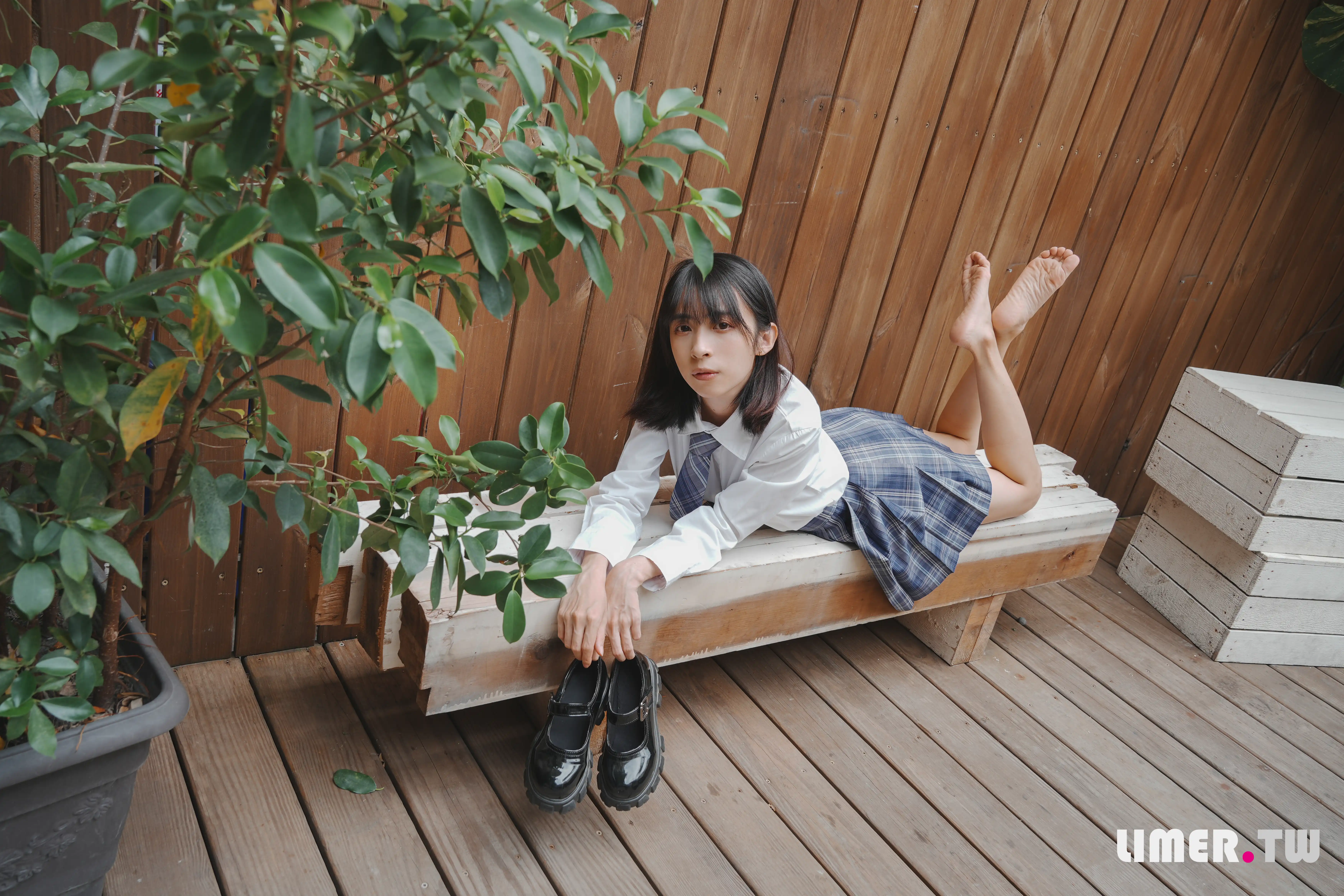 Limerence NO.048 子子 JK小腿袜到裸足的偷窥视角[181P1V-5.41G] - 第7张