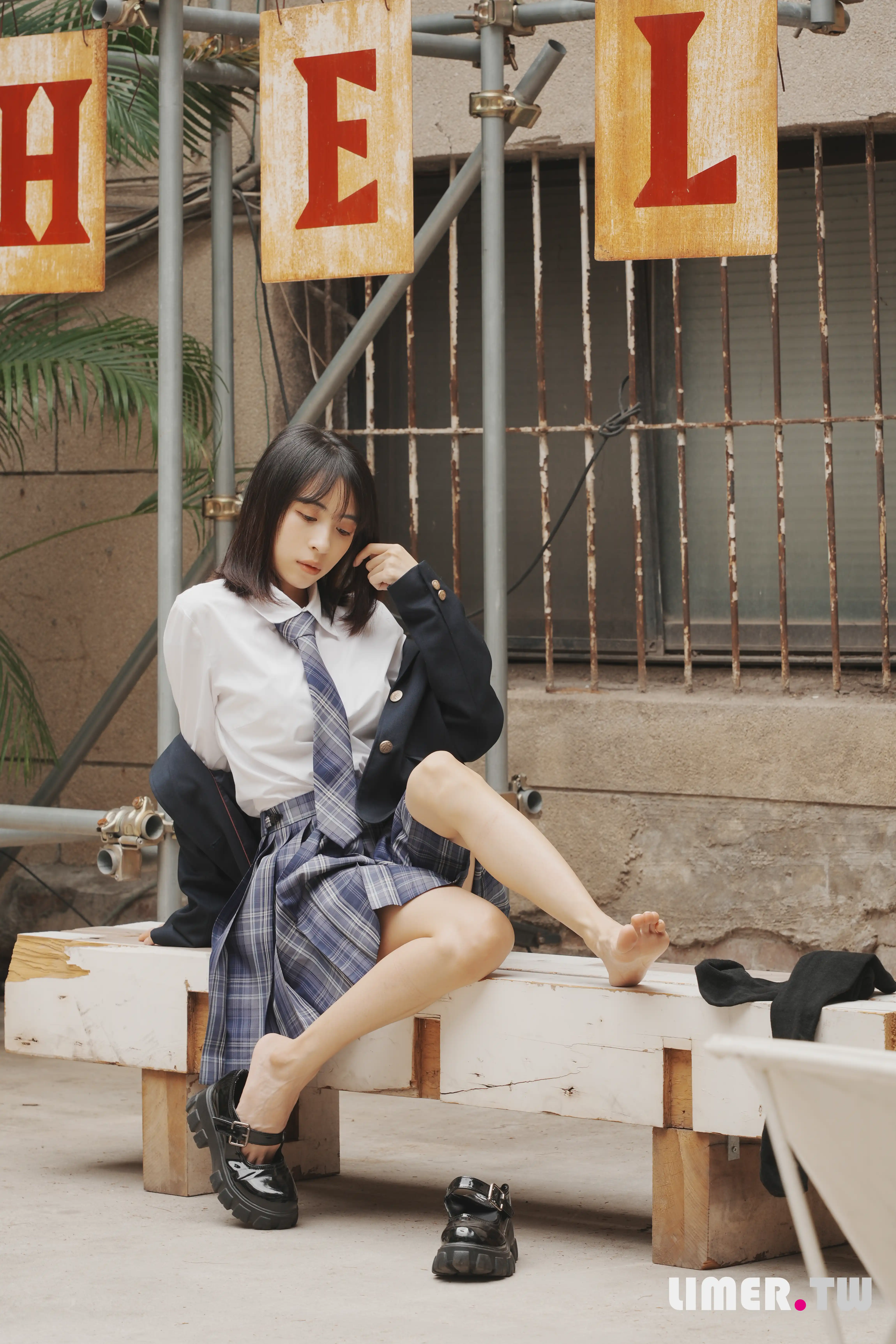 Limerence NO.048 子子 JK小腿袜到裸足的偷窥视角[181P1V-5.41G] - 第4张
