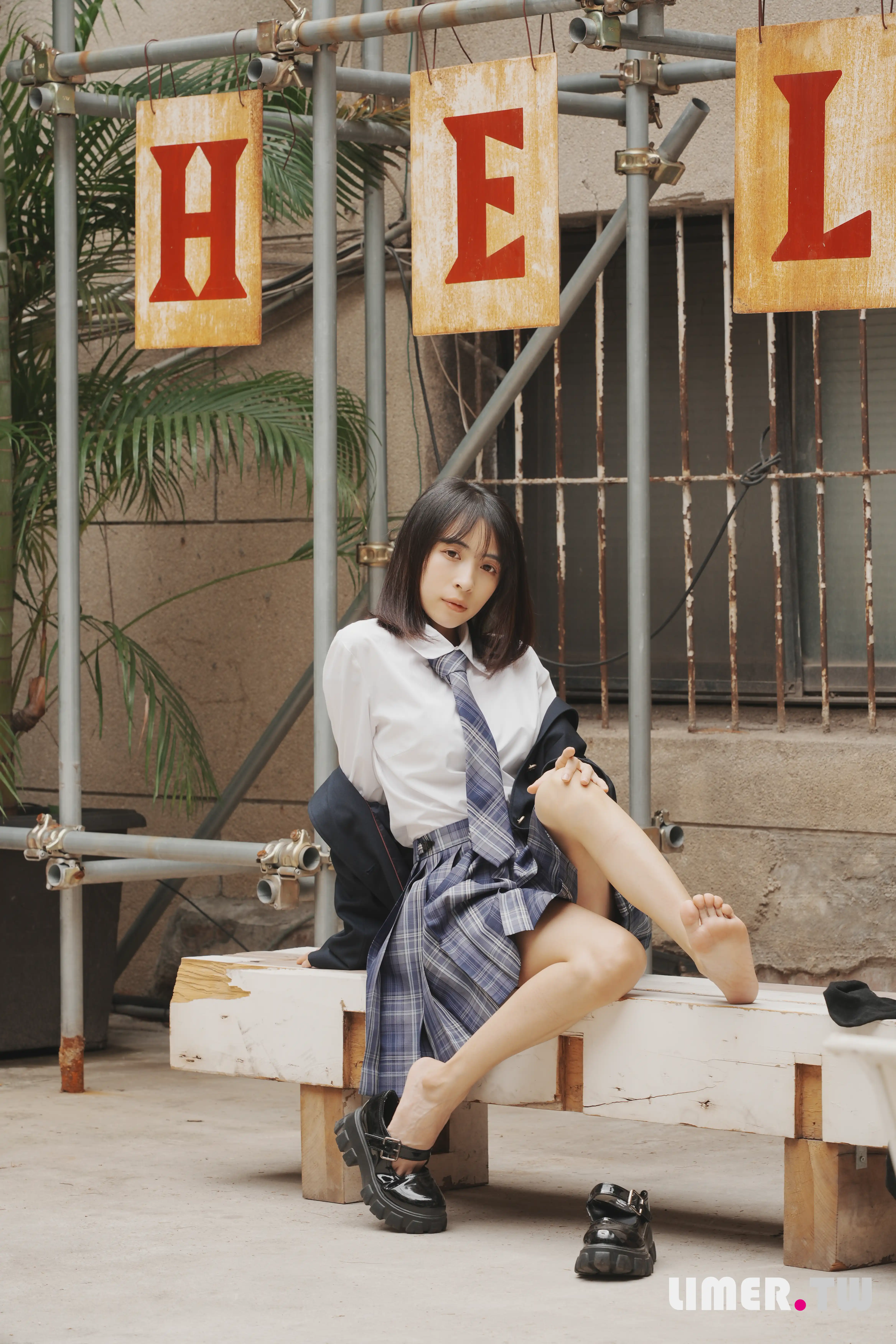 Limerence NO.048 子子 JK小腿袜到裸足的偷窥视角[181P1V-5.41G] - 第5张