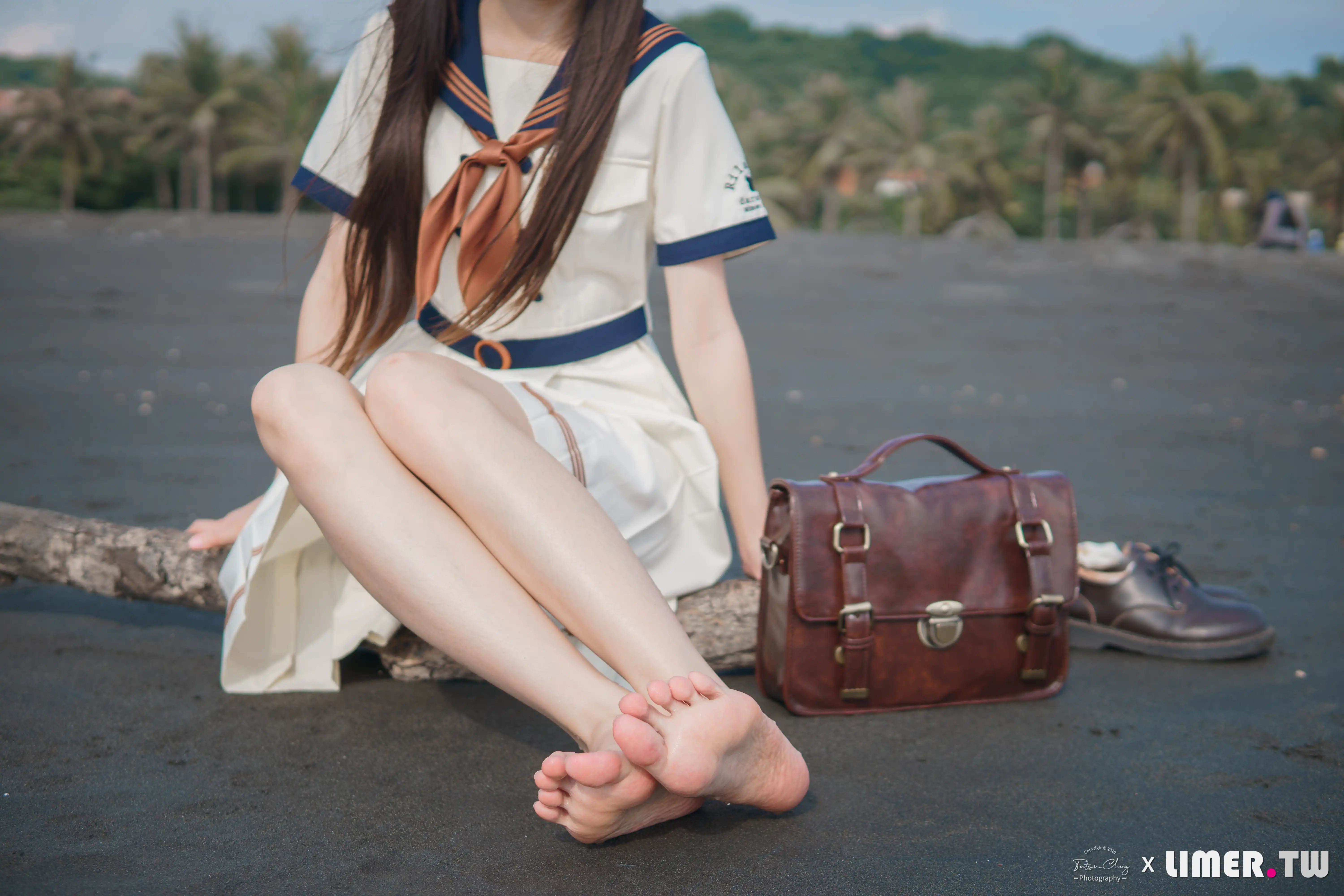 Limerence NO.050 海蓝 白皙希腊脚 JK盛夏服海边戏水[300P1V-2.33G] - 第1张