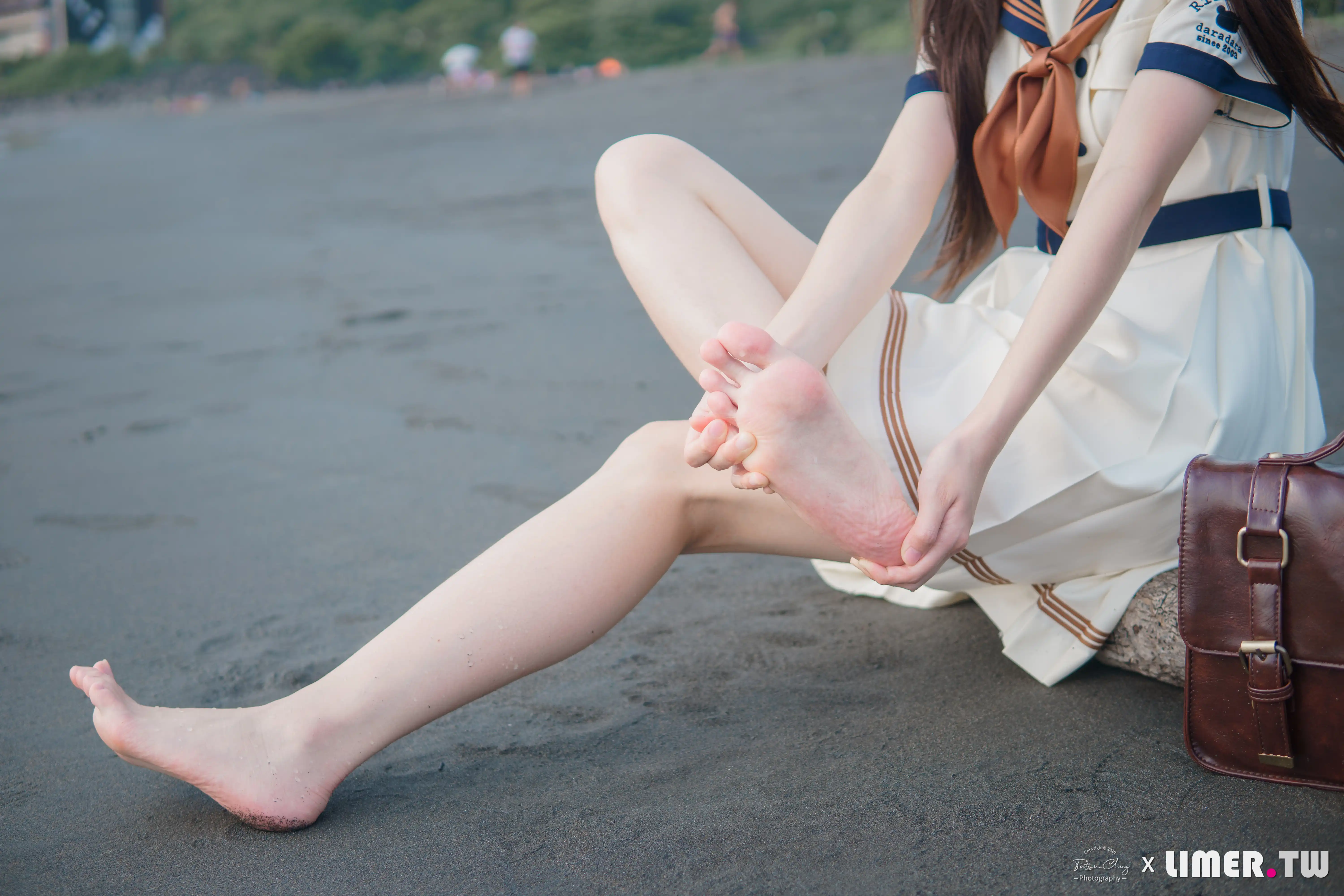 Limerence NO.050 海蓝 白皙希腊脚 JK盛夏服海边戏水[300P1V-2.33G] - 第2张