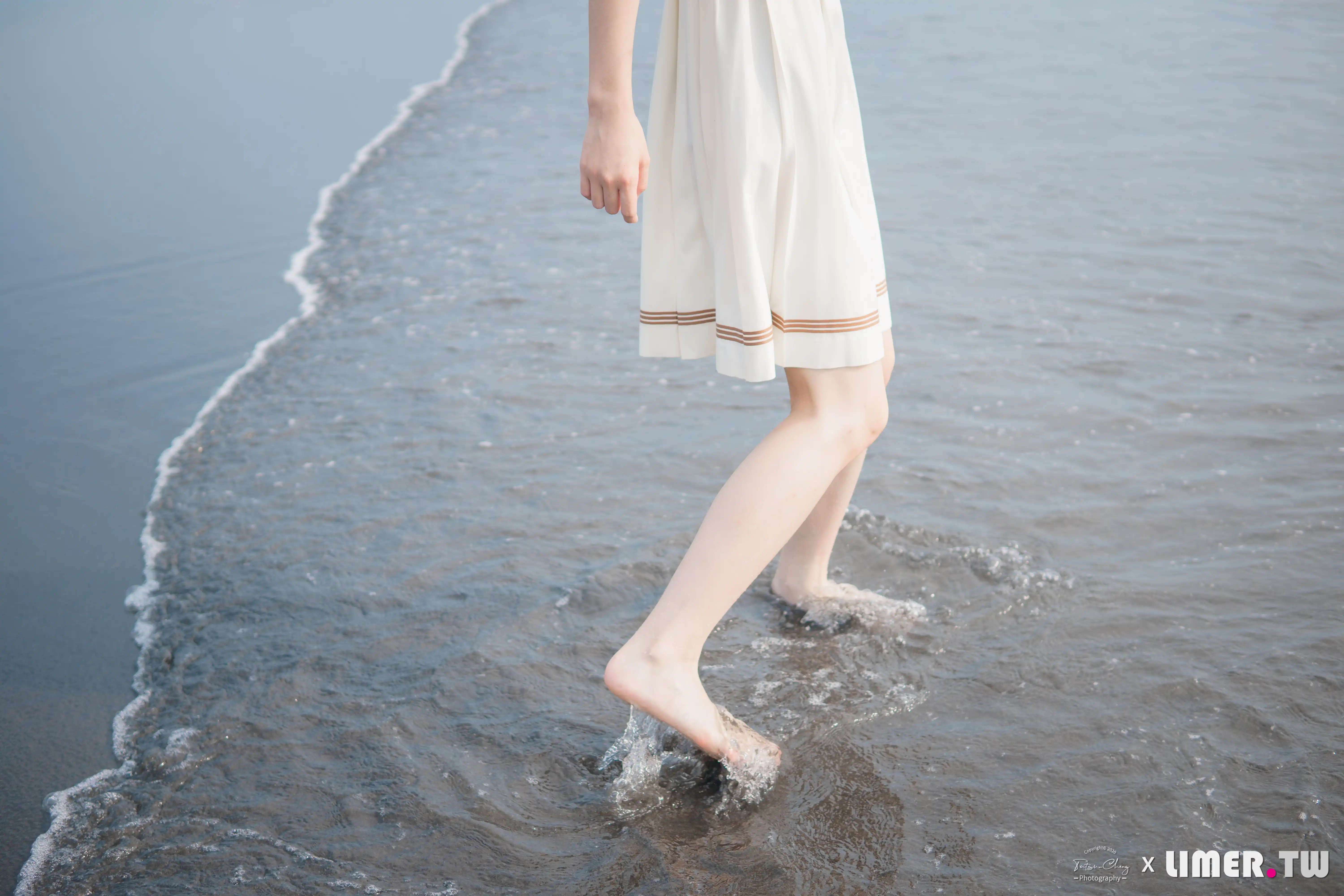 Limerence NO.050 海蓝 白皙希腊脚 JK盛夏服海边戏水[300P1V-2.33G] - 第3张