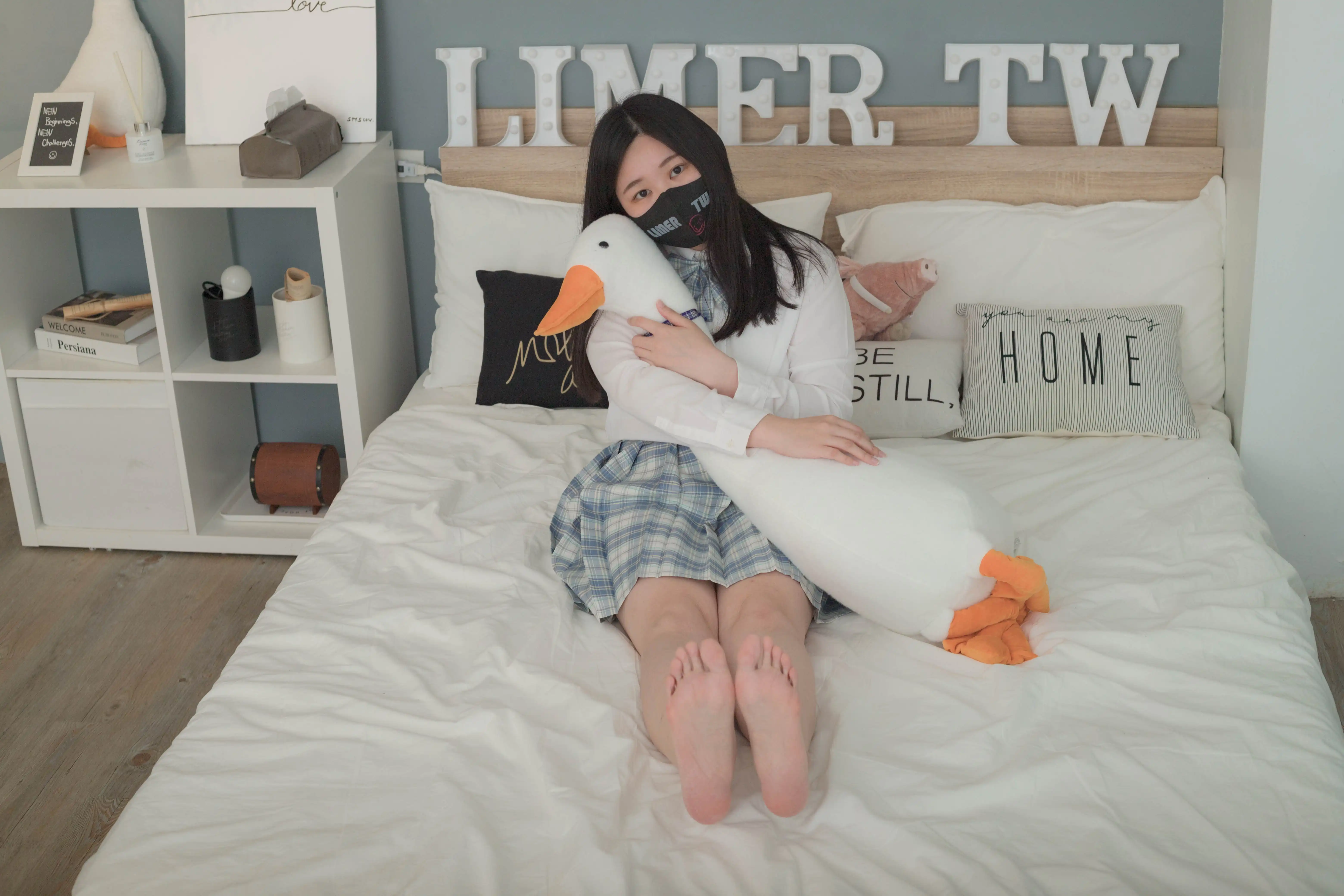 Limerence NO.072 BIBI学生服的丝袜诱惑 雪白的肌肤与脚底透出丝袜[94P-1V-1.21G] - 第2张