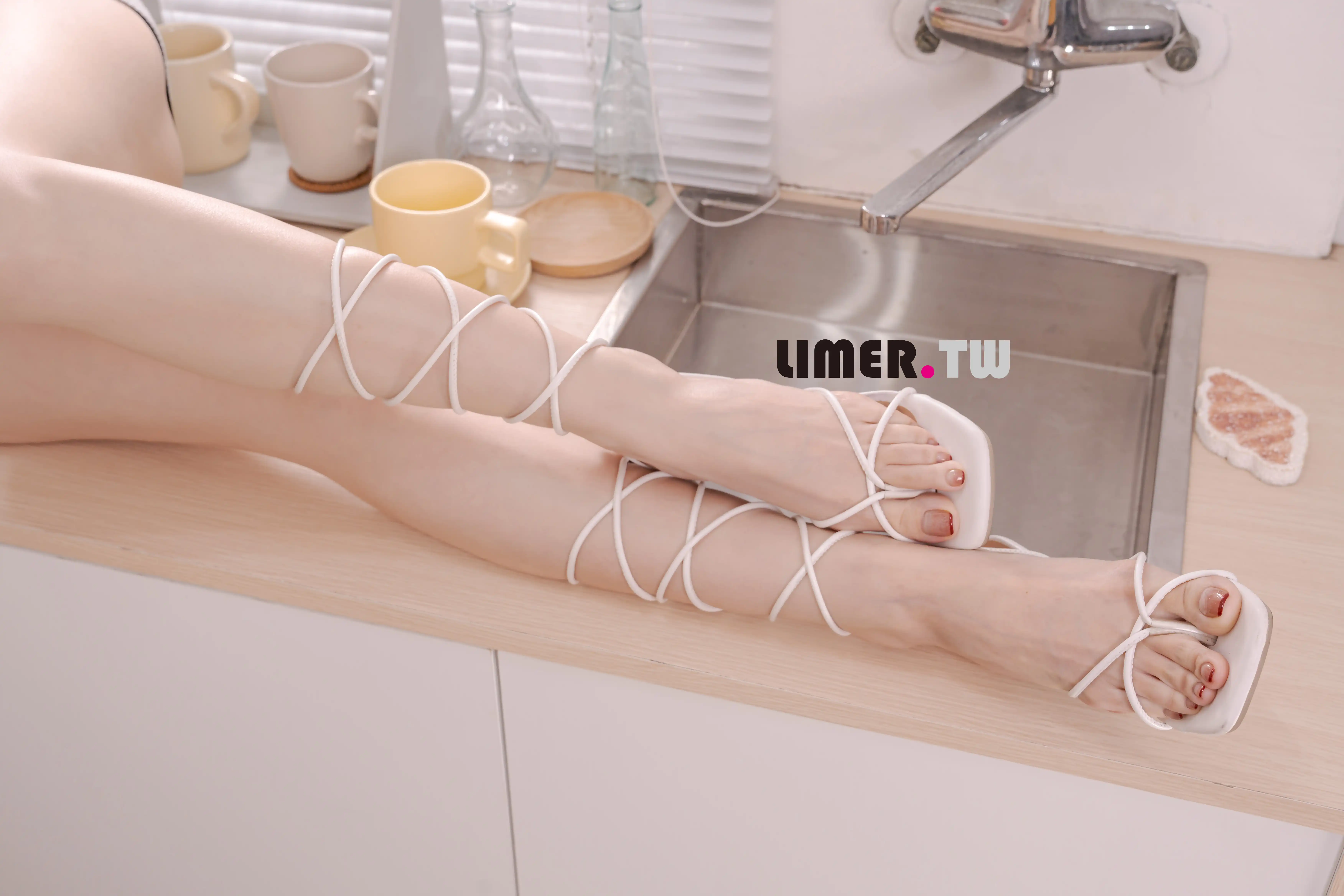 Limerence NO.108 语葳 Jaly 美脚直接对你贴脸挑逗 [90P1V 1.95GB] - 第3张
