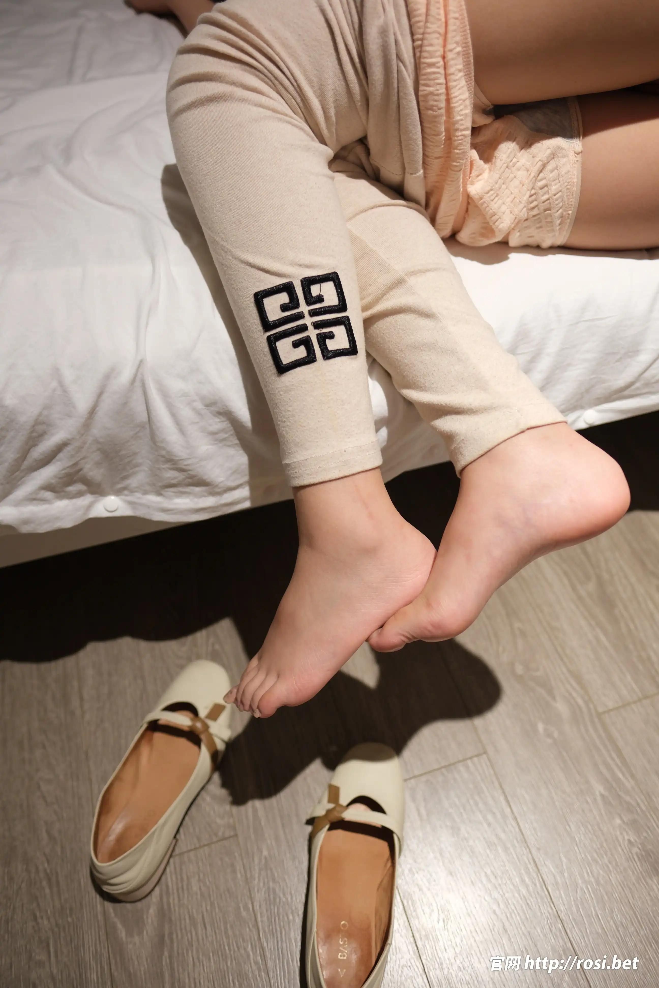 ROSI写真 2025.08.10 NO.4997[71+1P／130MB] - 第2张
