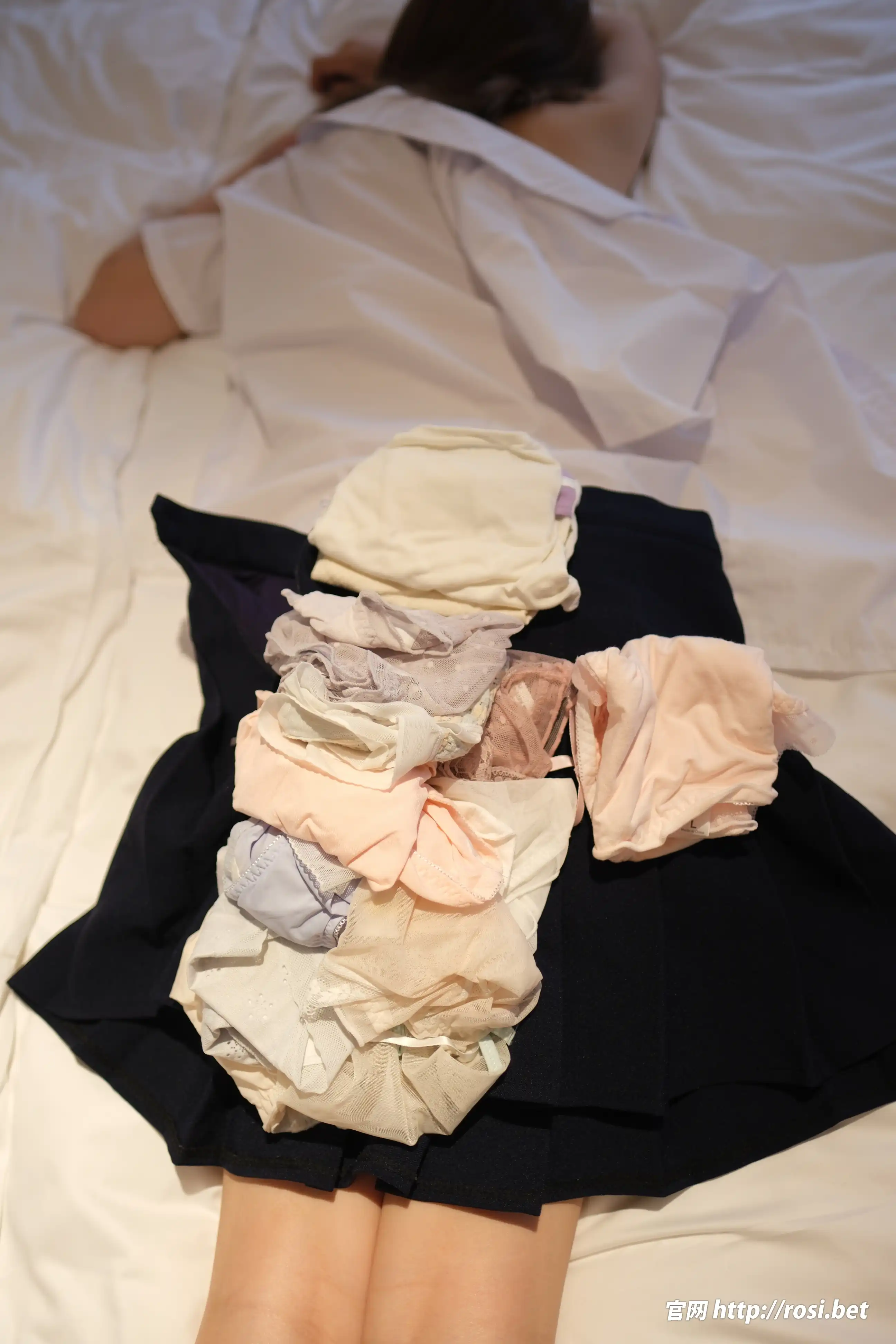ROSI写真 2025.11.20 NO.5099 [101P 236M] - 第1张