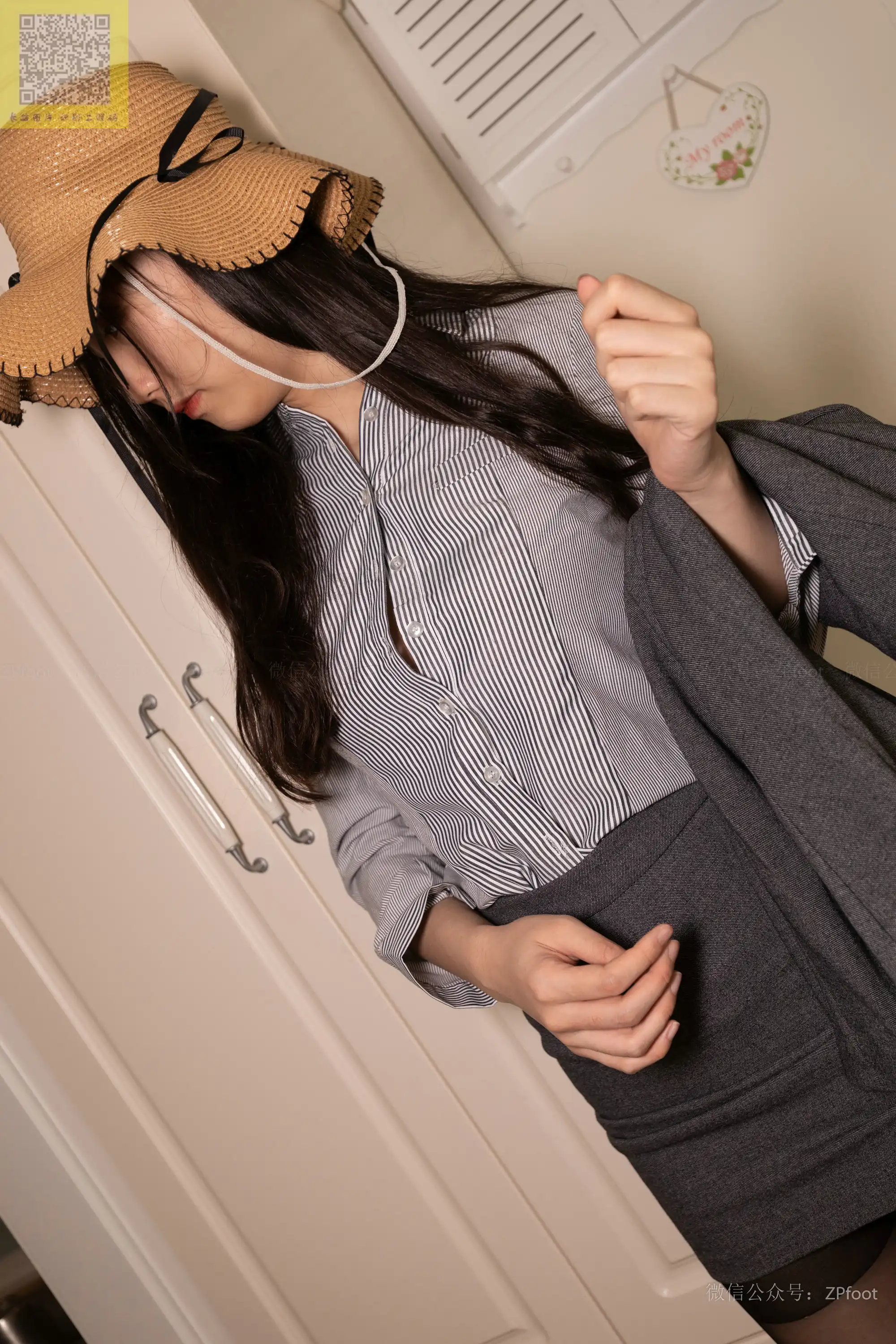 ISS山茶摄影 121 乐乐的职业装 [65P+57M] - 第4张