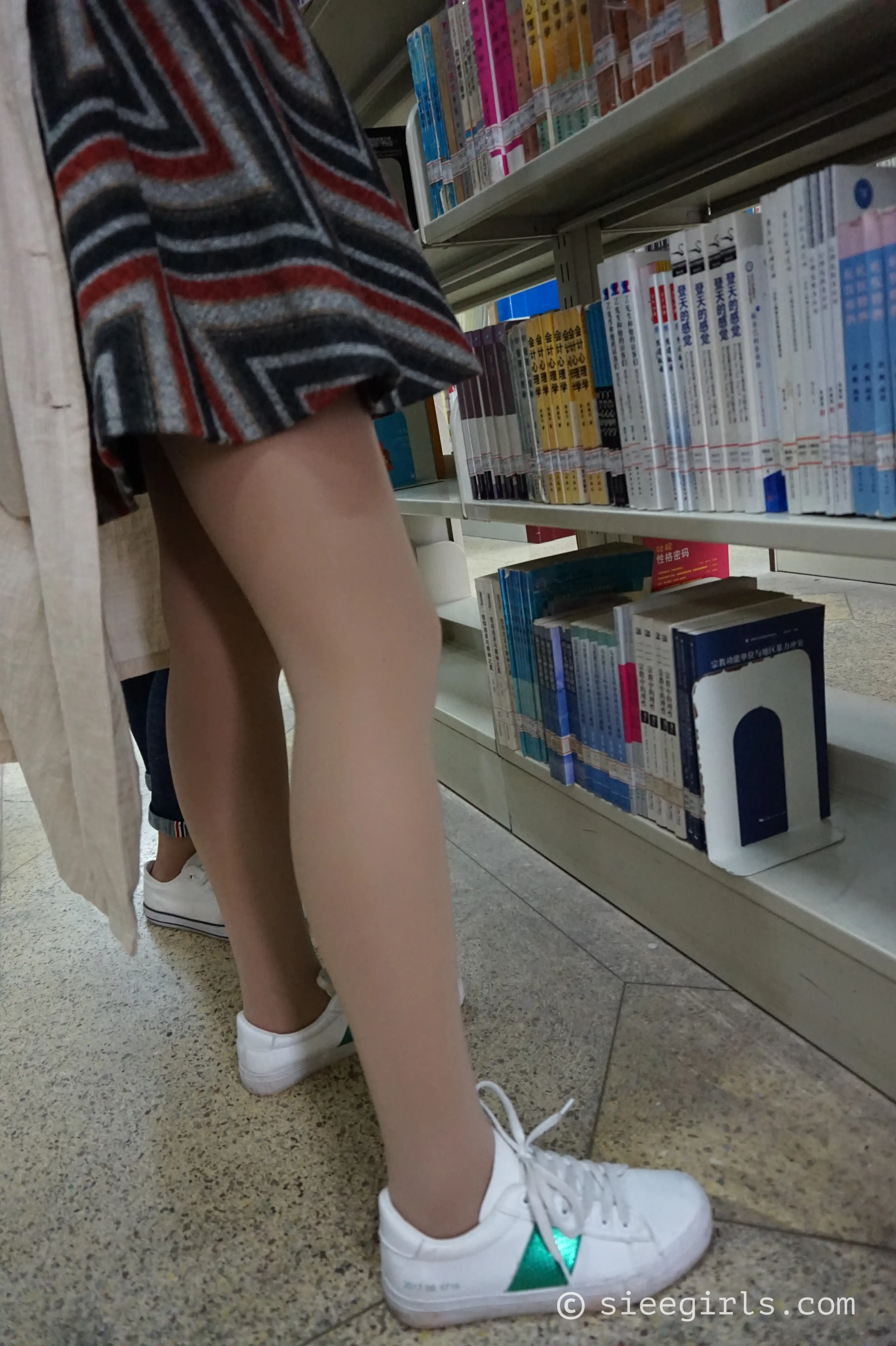 SIEE丝意 新刊 NO.006 鱼鱼 图书馆[78P／308MB] - 第4张