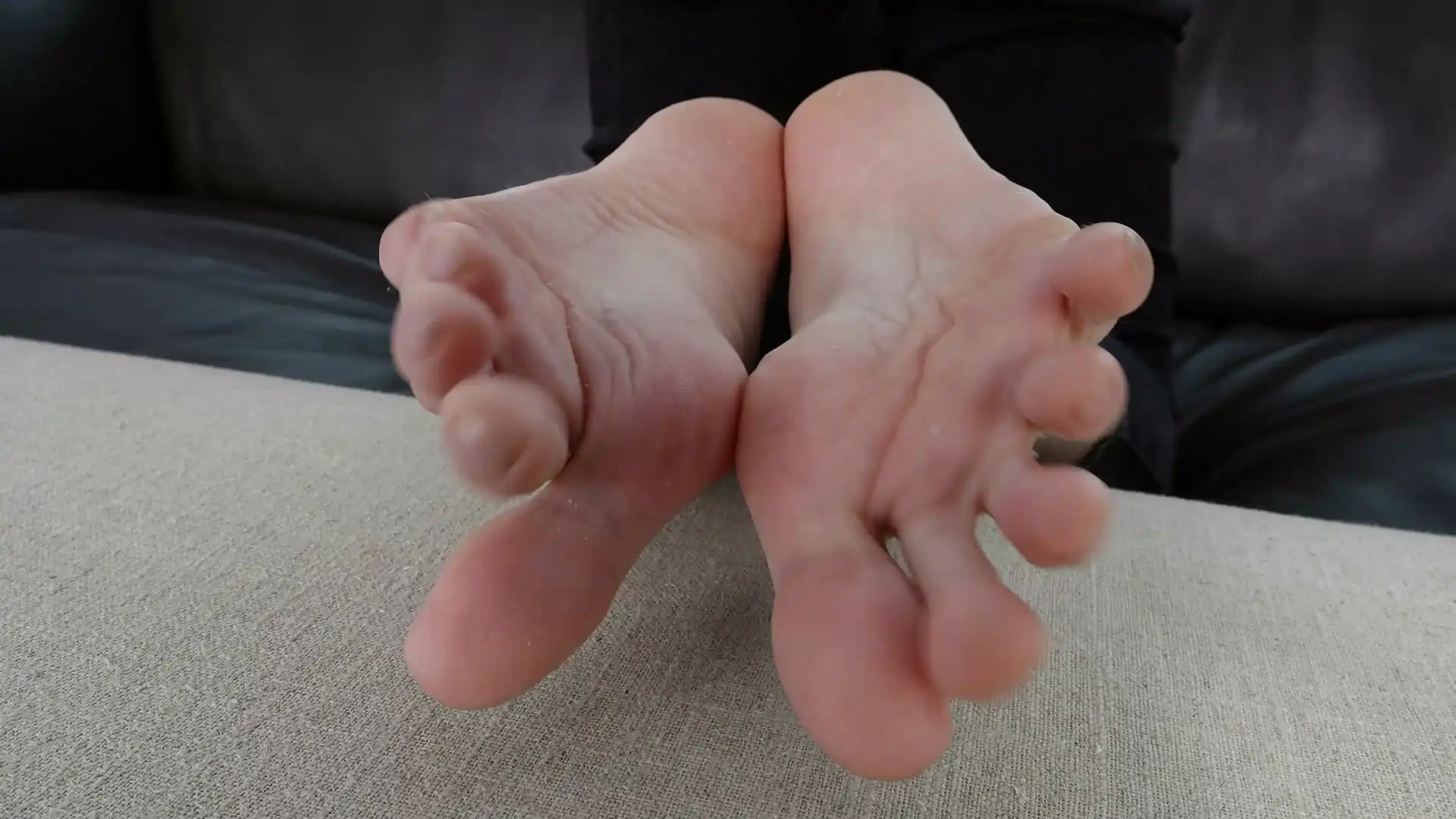 Sexy Asian Girls Feet NO.035-初恋般记忆的小女生YIYI近距离秀脚[239P-457M] - 第4张