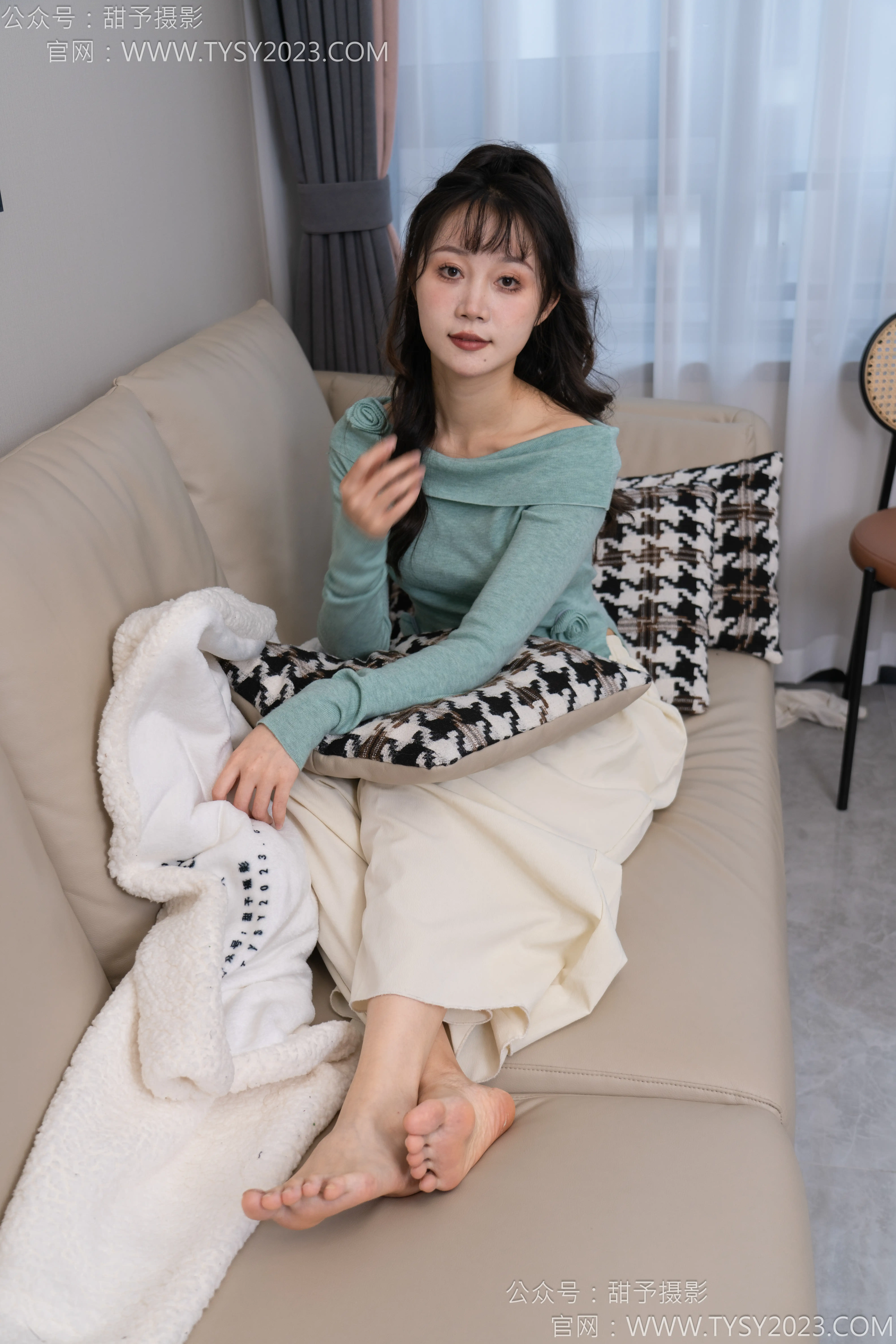 甜予摄影 NO.125 丹丹 运动鞋、白棉袜、裸足 [139P2V 10.1GB] - 第2张
