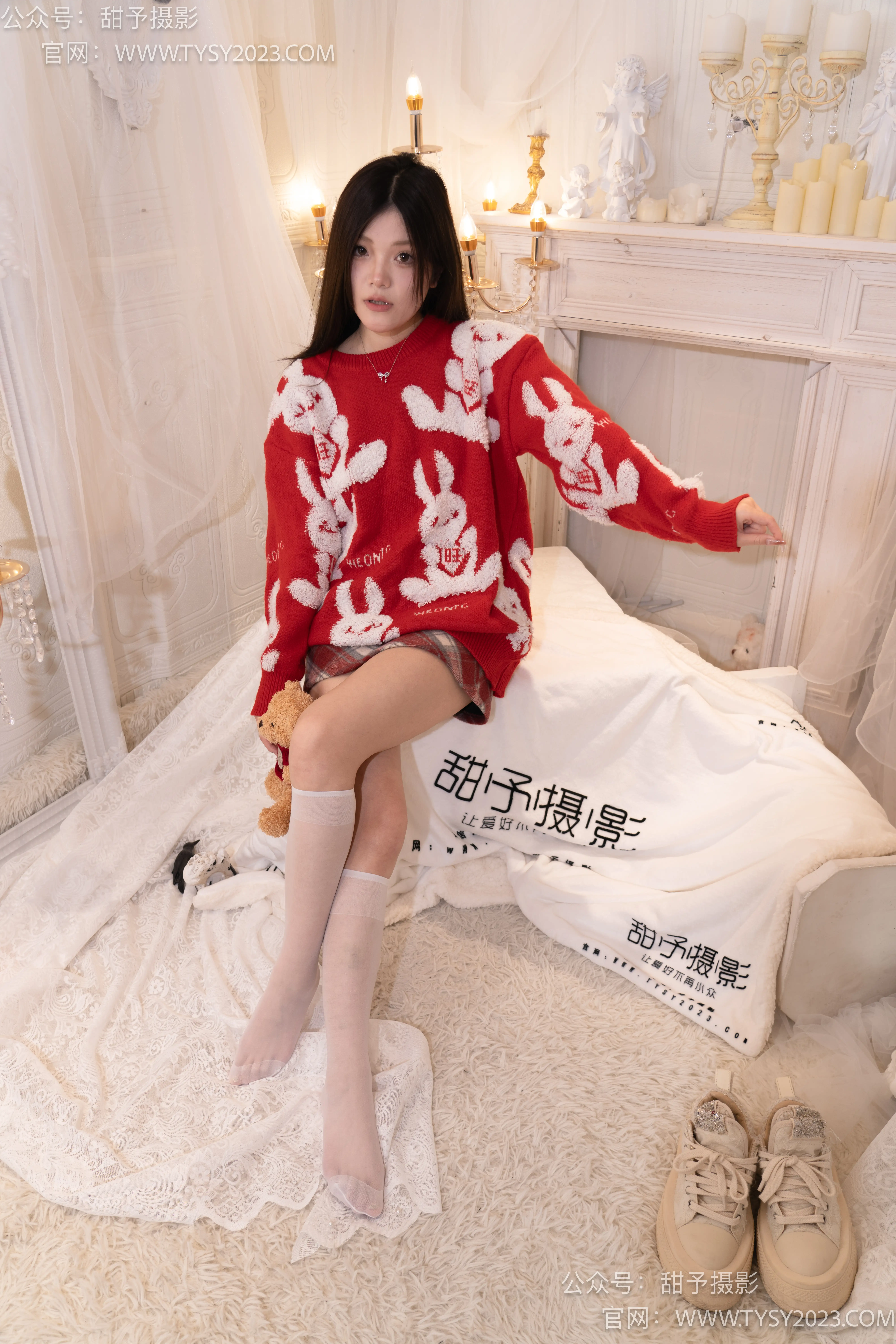 甜予摄影 NO.058 小熊-板鞋、过膝白棉袜、过膝薄白丝 [128P2V-9.59GB]