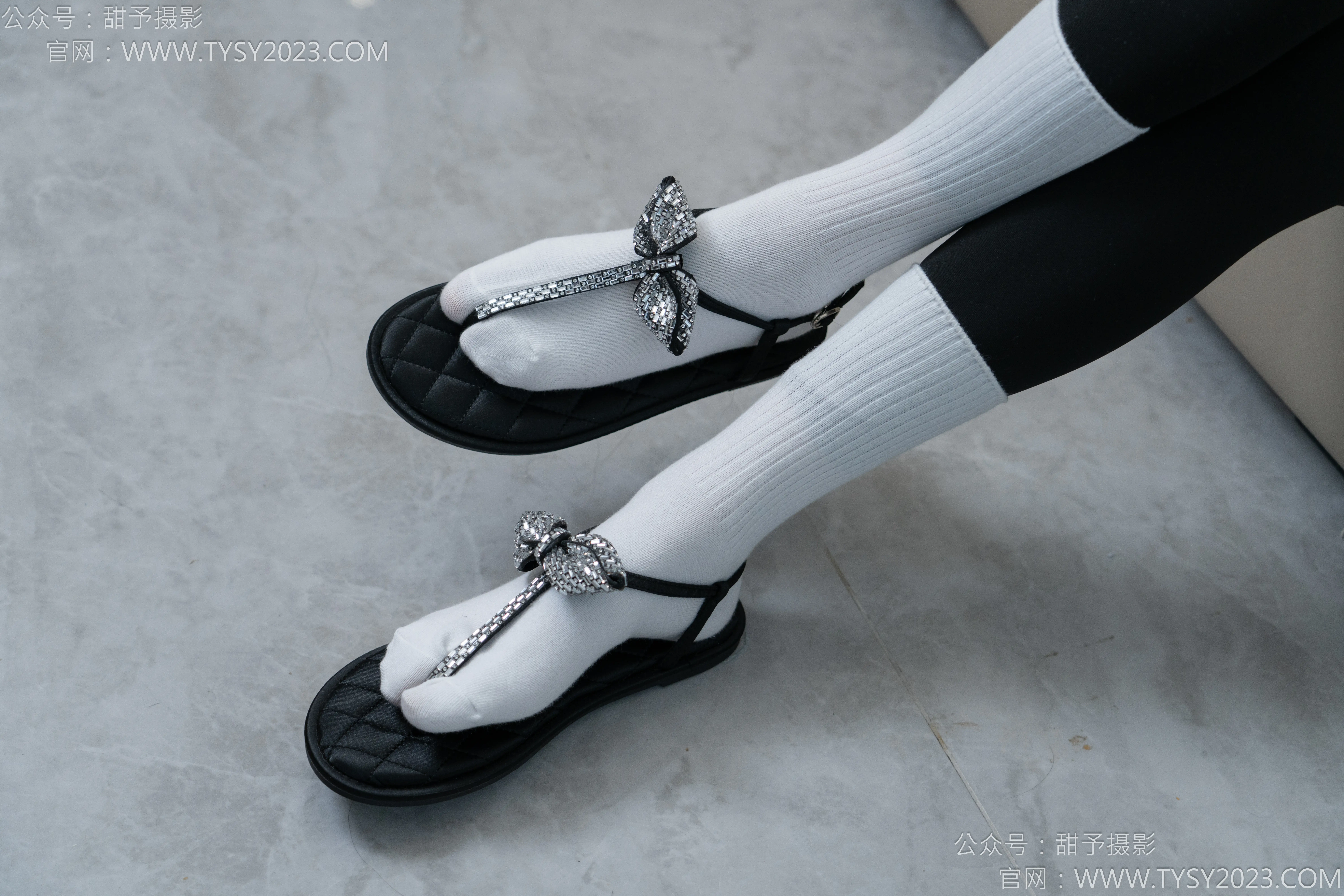 甜予摄影 NO.147 澜澜-凉鞋、高跟鞋2双、长腿袜1双、白棉袜3双 [172P2V 12.50 GB] - 第3张