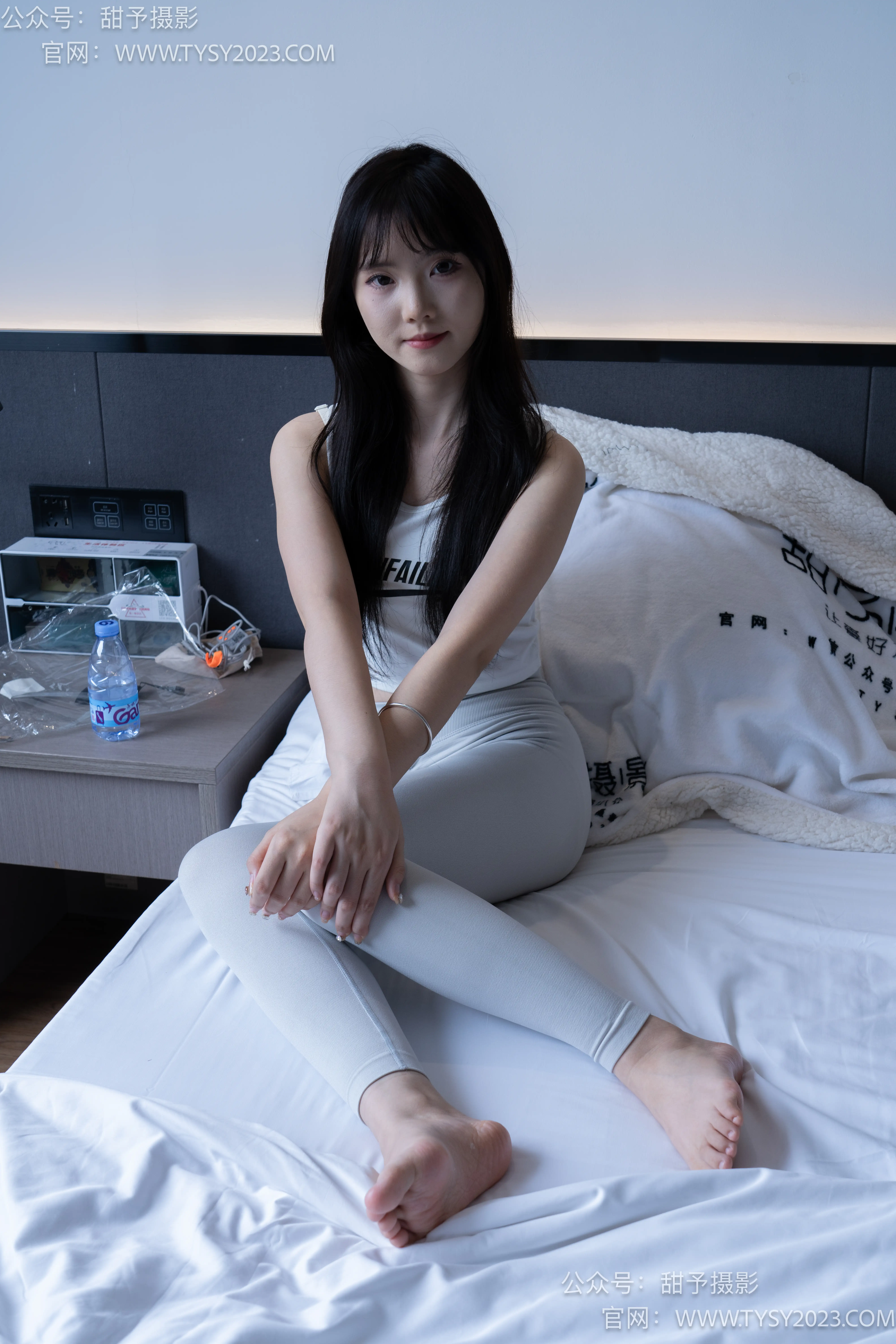 甜予摄影 NO.104 璇璇-帆布鞋、白棉袜、裸足、小人国剧情 [134P2V 10.24 GB]