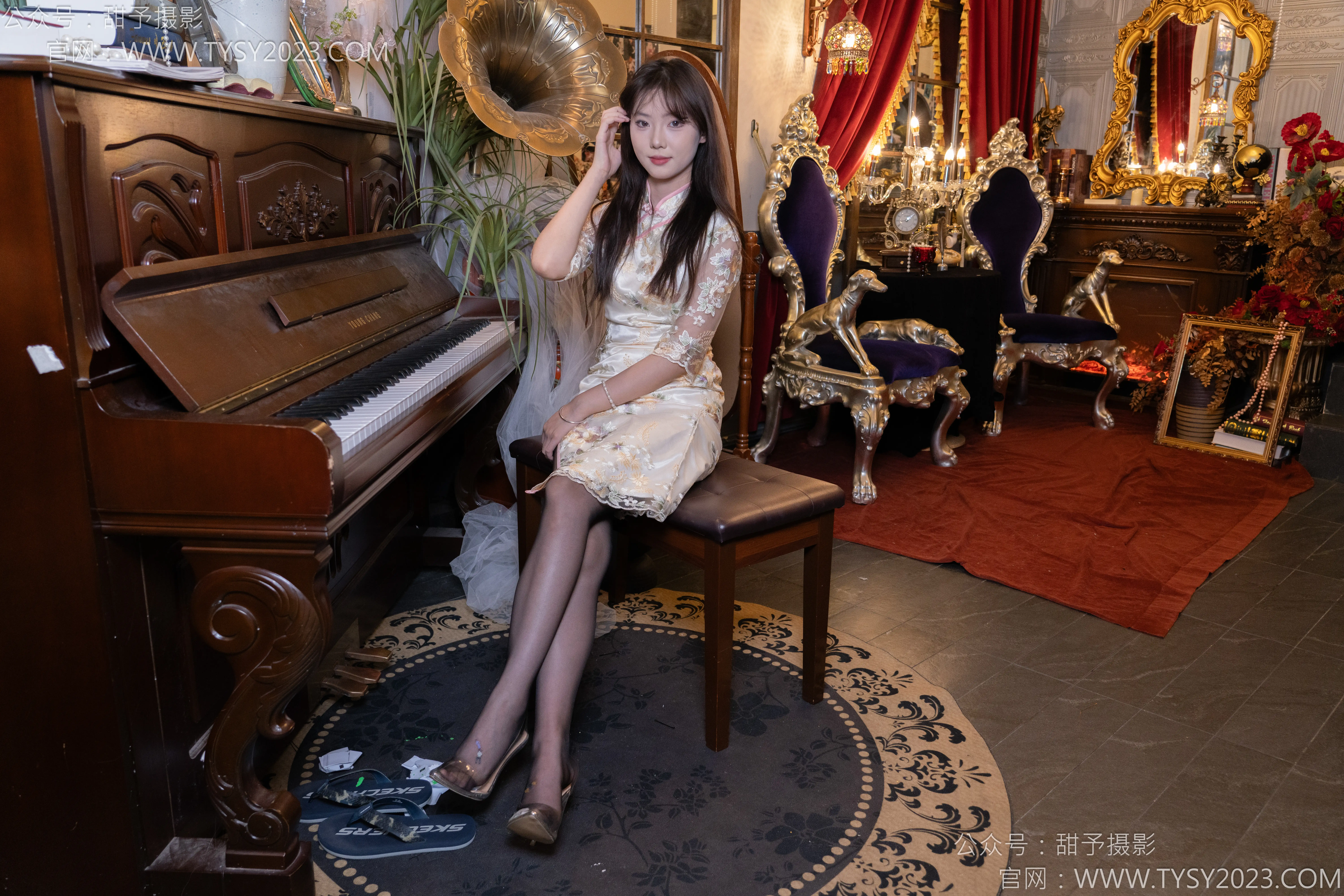 甜予摄影 NO.128 璇璇-拖鞋、高跟鞋、薄灰丝（脚尖加固版）、薄黑丝（脚尖加固版）、踩小房子剧情 [127P2V 10.35 GB]