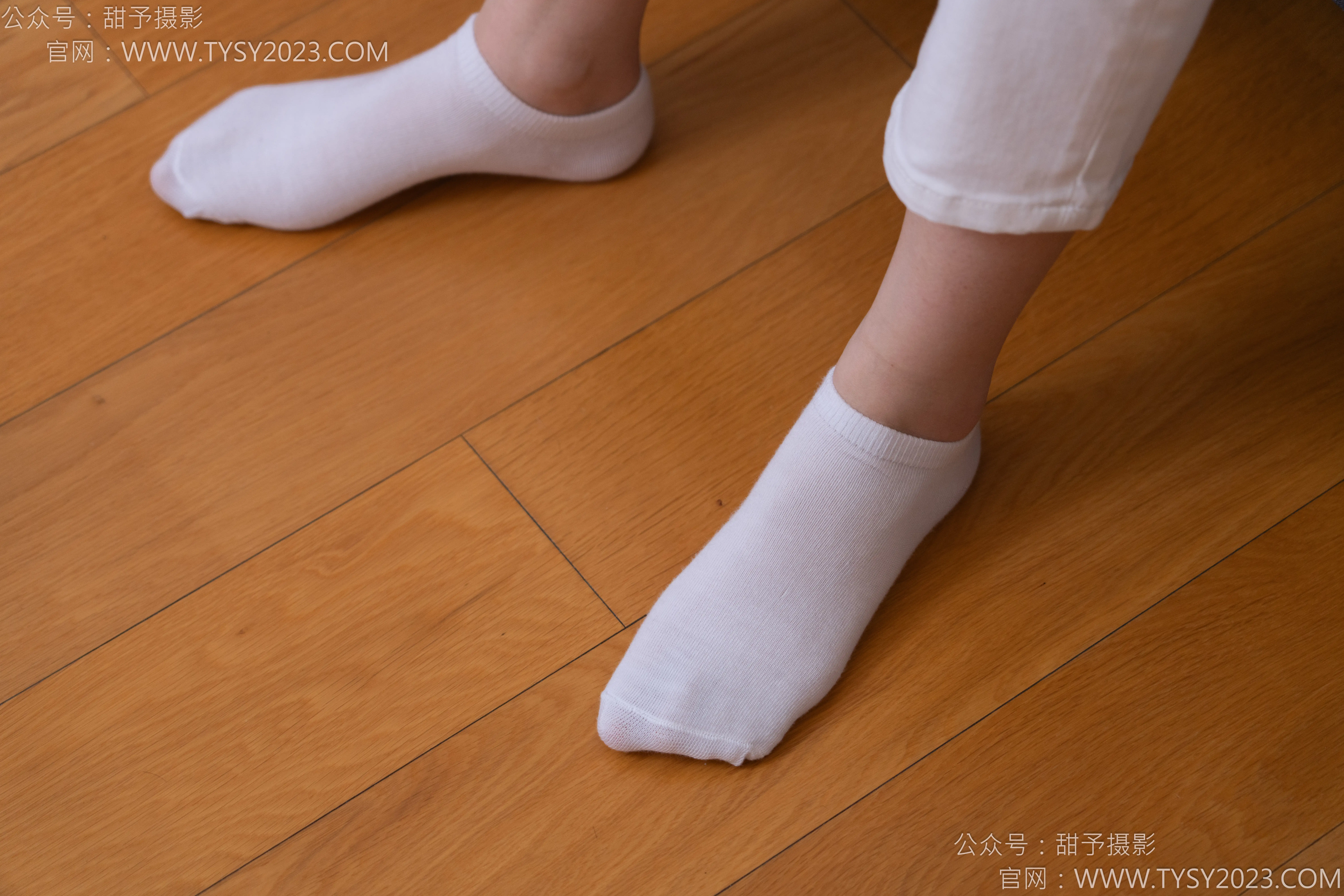 甜予摄影 NO.171 璇璇-帆布鞋、白棉袜、抖腿剧情 [151P2V 10.53 GB] - 第2张