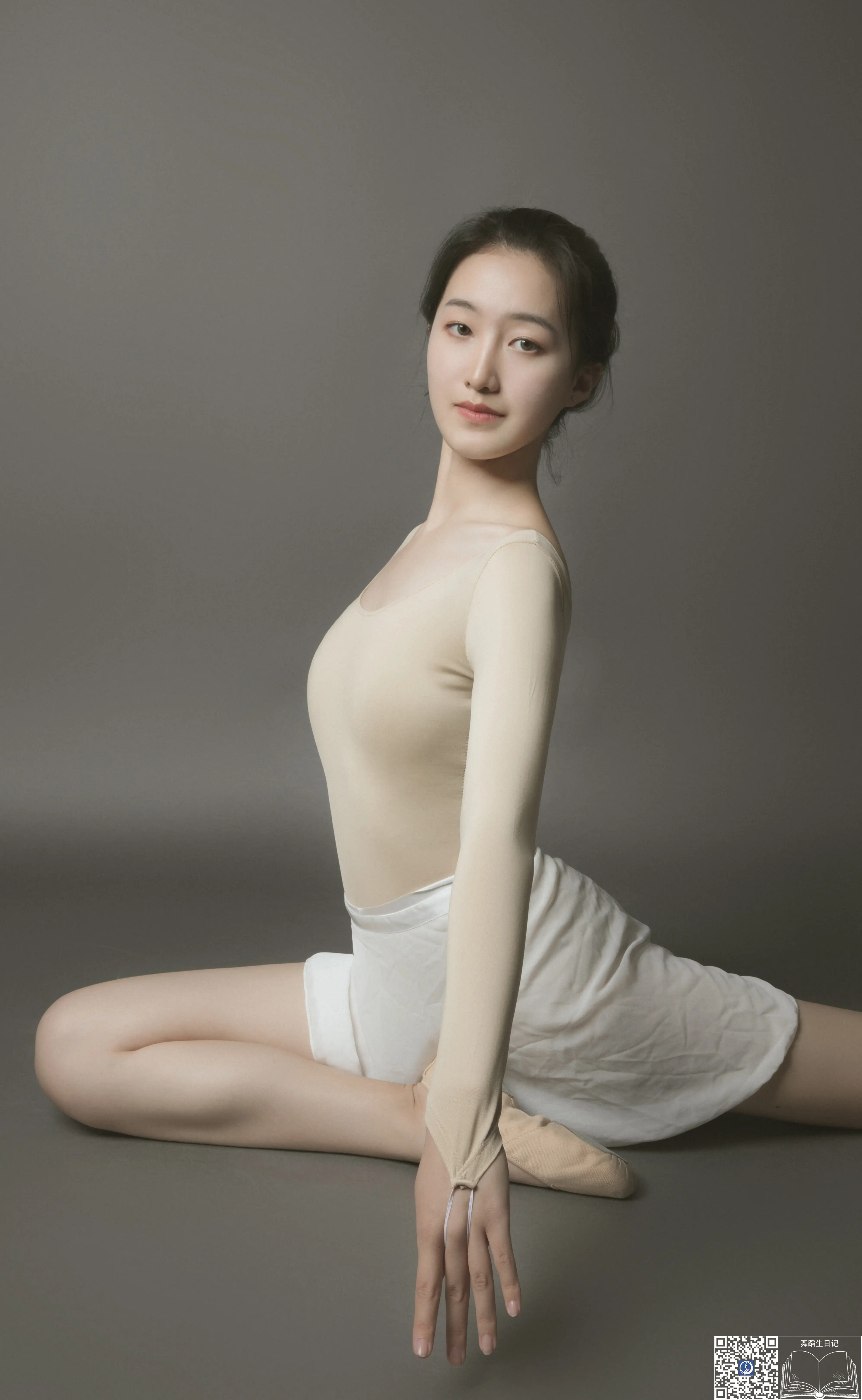 [GALLI嘉丽]舞蹈生日记 003 - 欣美[34P／298MB] - 第1张