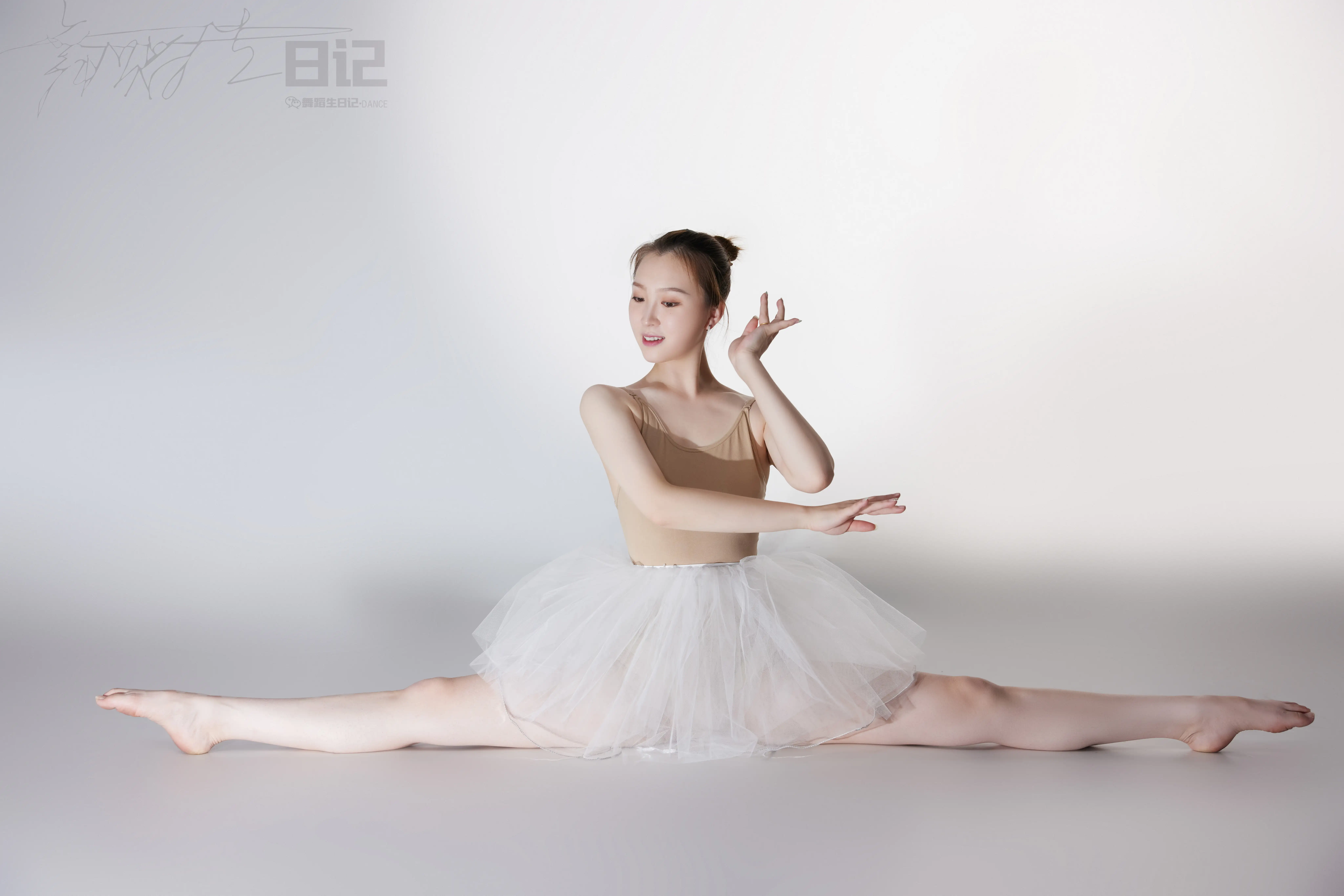 [GALLI嘉丽]舞蹈生日记 076 - 高雯雯[41P／315MB] - 第1张