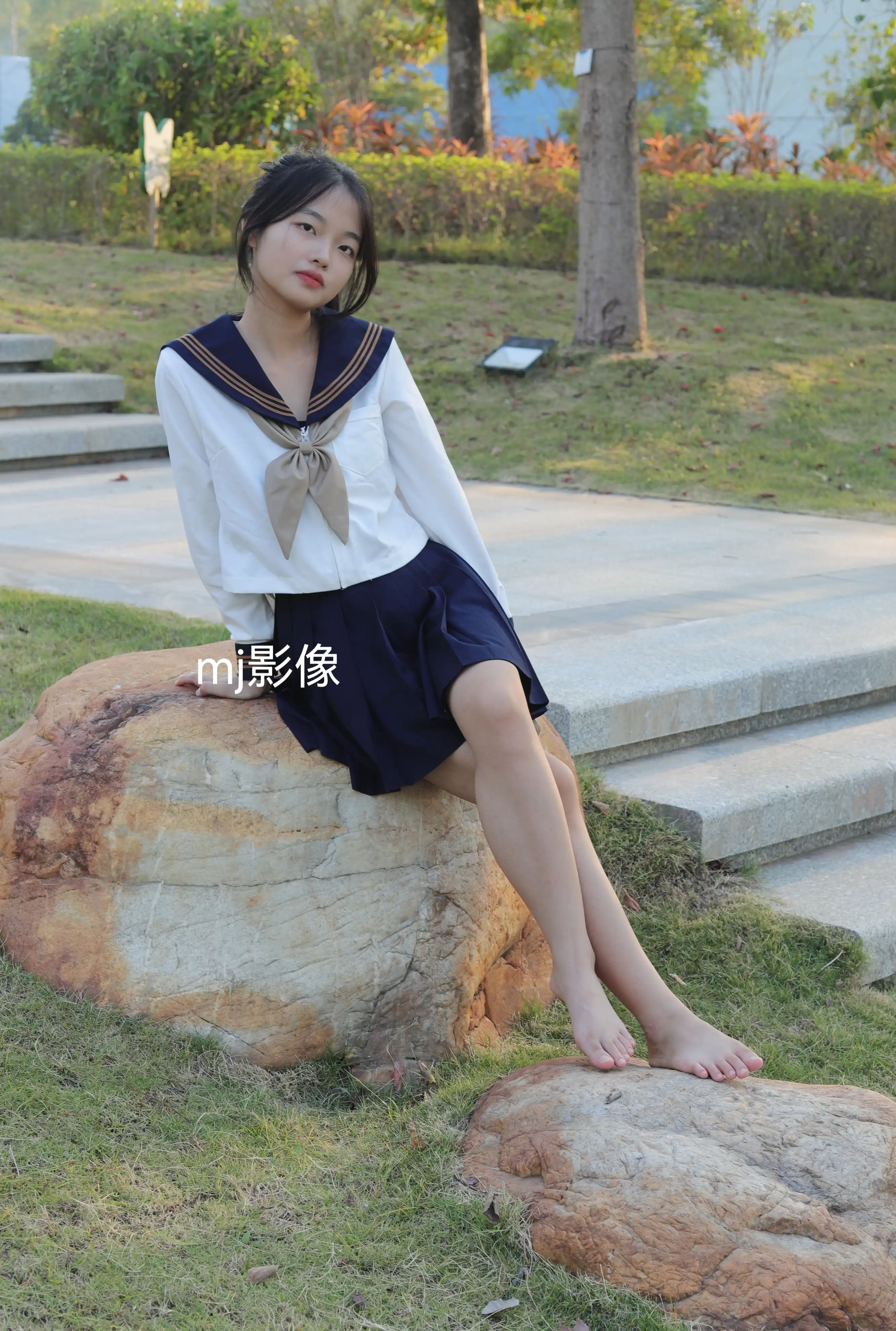 Pary学生模拍 NO.110 大学生小然户外展示37码嫩脚[98P／754MB] - 第4张