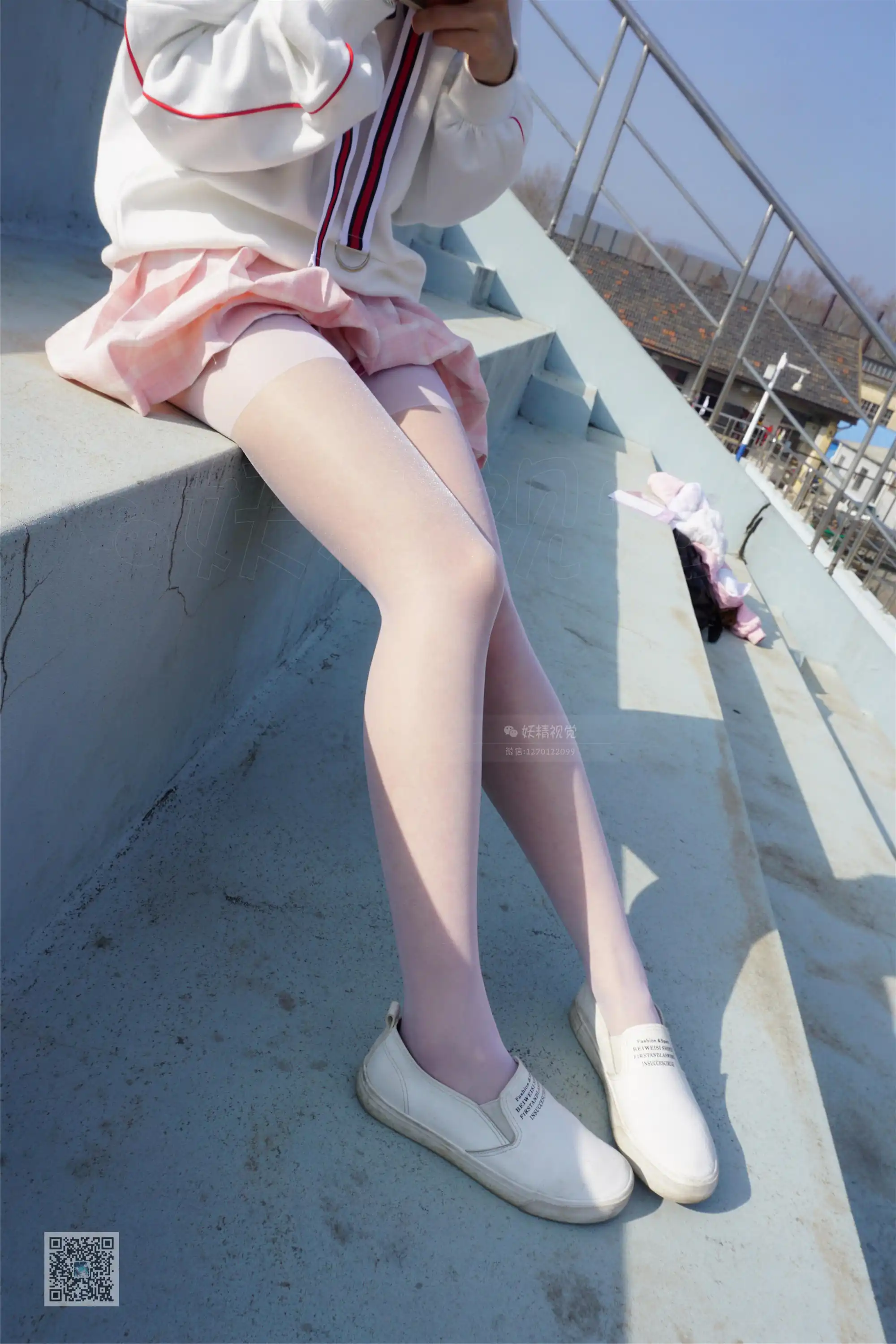 妖精视觉 NO.054 妮妮 天台白丝 [74P+46M] - 第3张