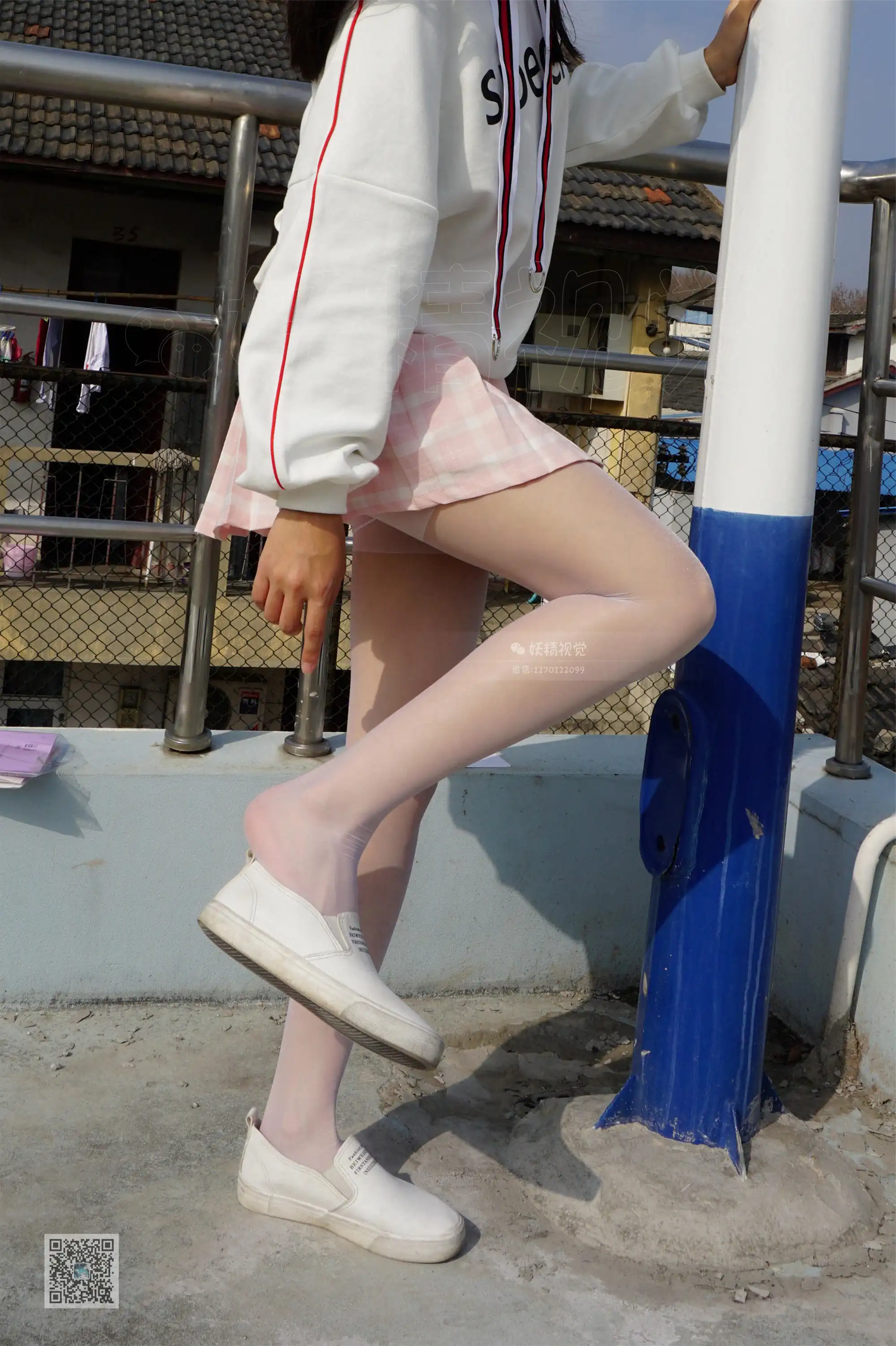 妖精视觉 NO.054 妮妮 天台白丝 [74P+46M] - 第1张