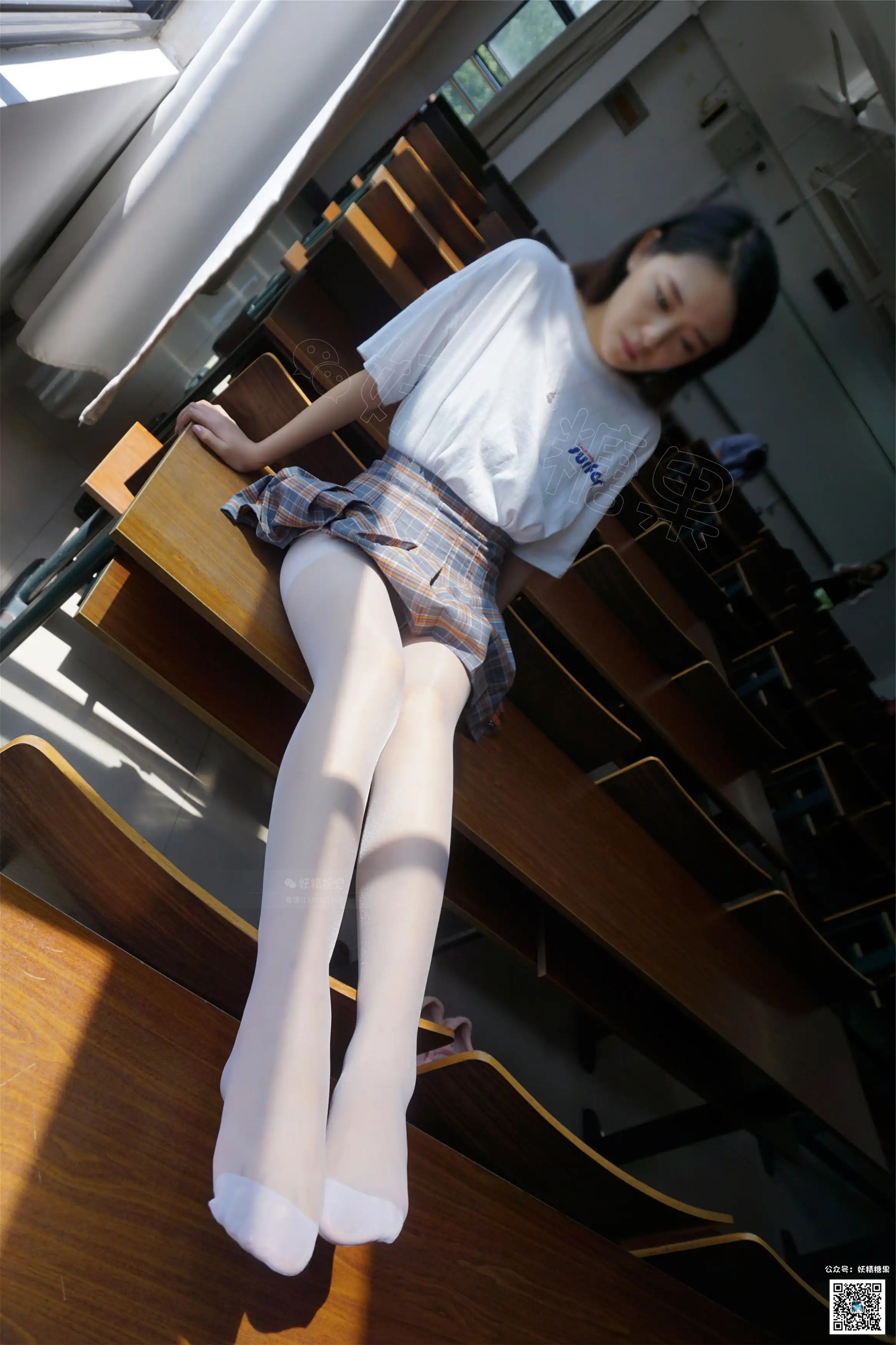 妖精视觉 NO.130 苏苏 学生装，白丝袜 [71P+52M] - 第1张