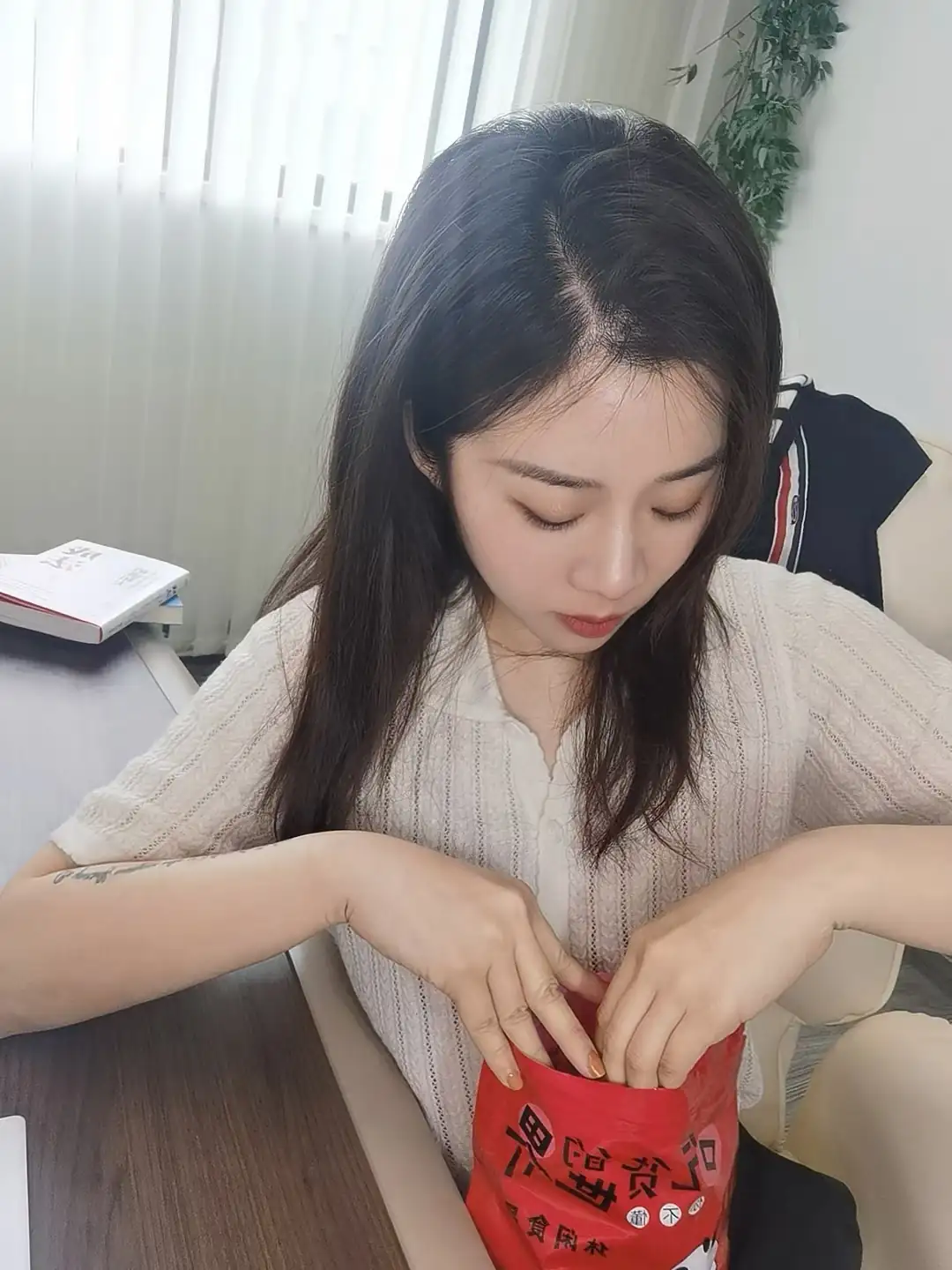 鱼鱼足影 NO.027 YiYi[201P+1V／1.41GB] - 第1张