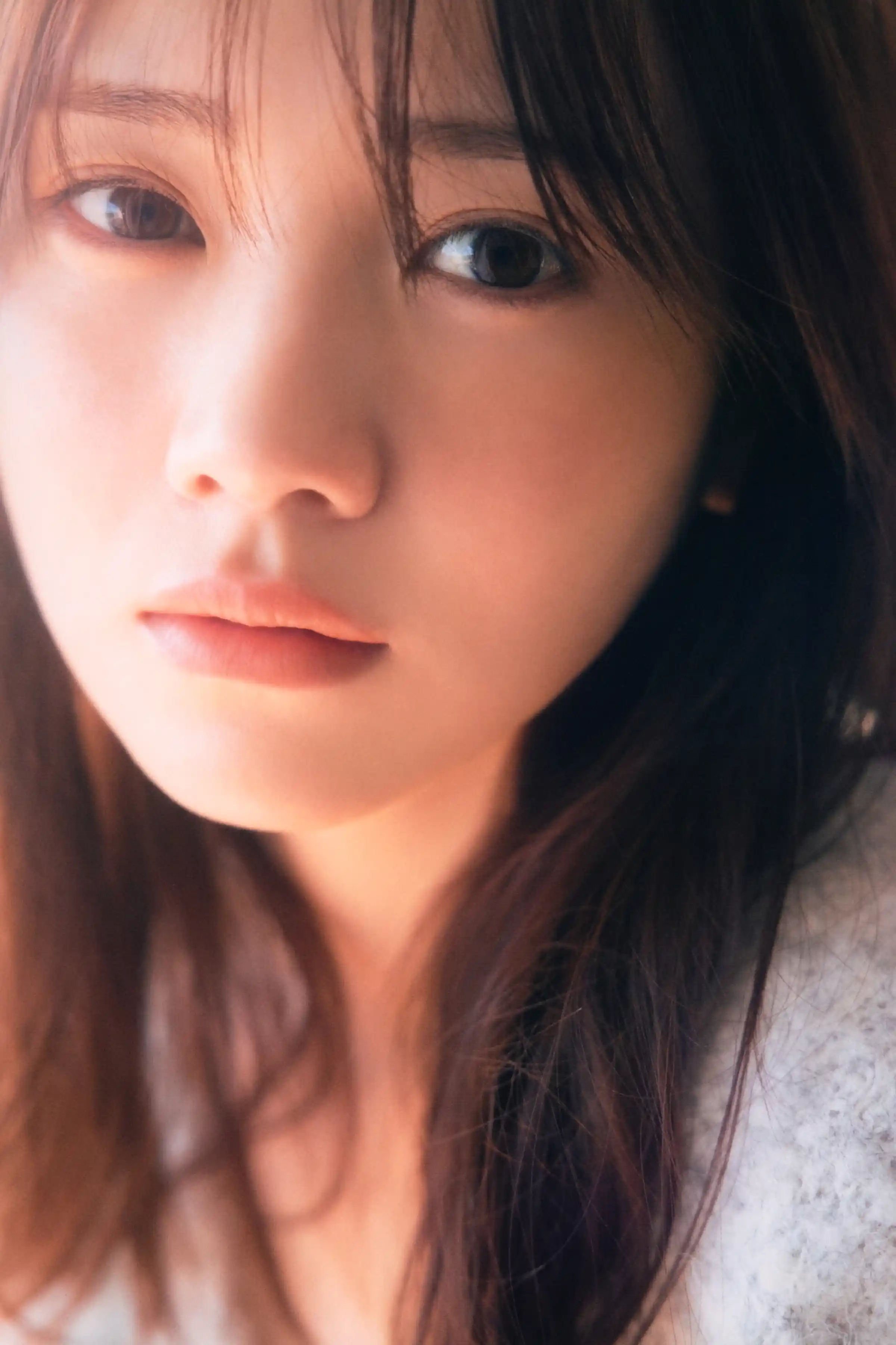 乃团无损 2023.08.01 乃木坂46 田村真佑 1st写真集 『 恋に落ちた瞬間 』 [143P 1.26 GB]
