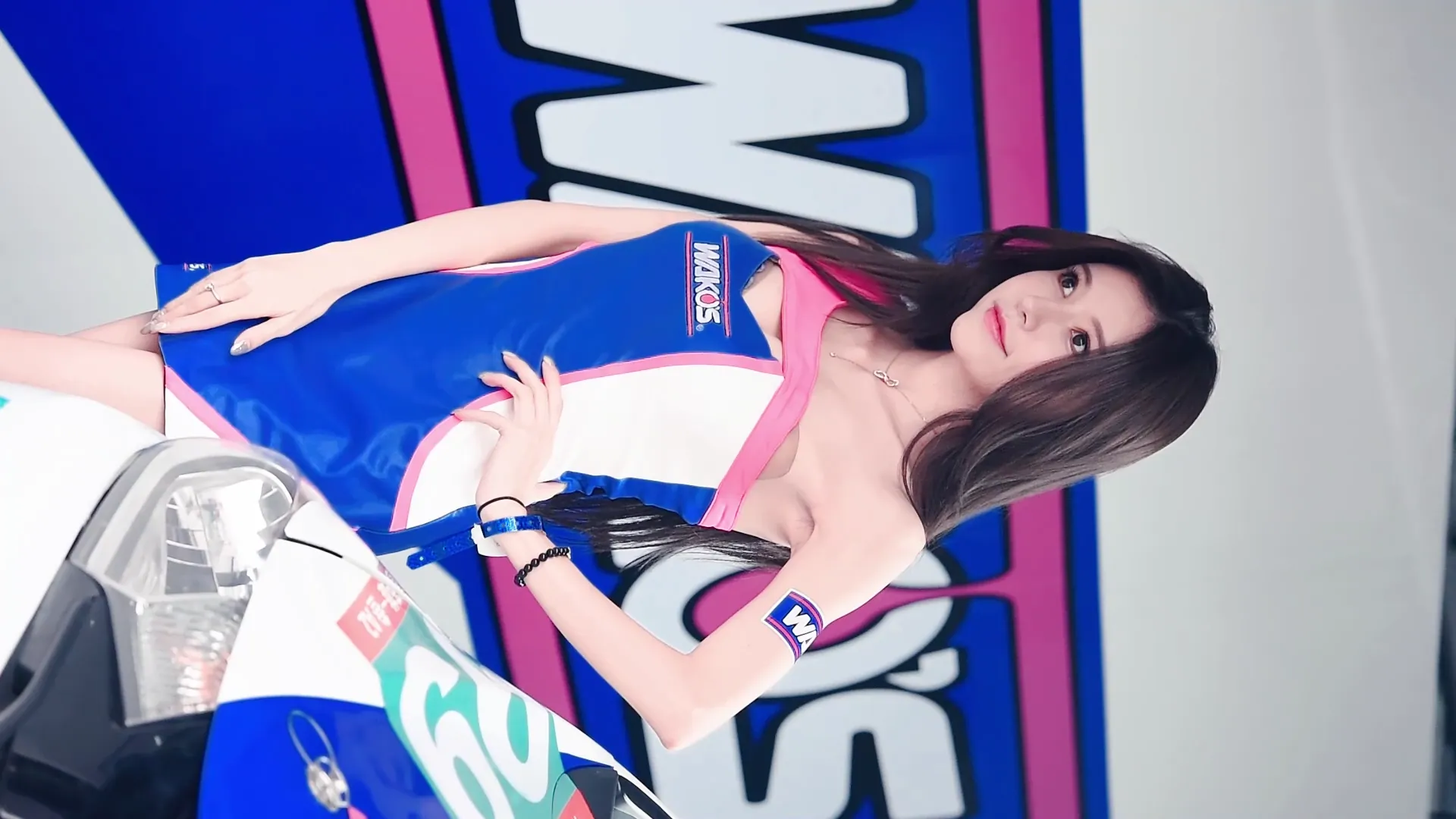 精选街拍 NO.162 蓝色紧身裙美女车模 [130P1V 1.10 GB] - 第2张