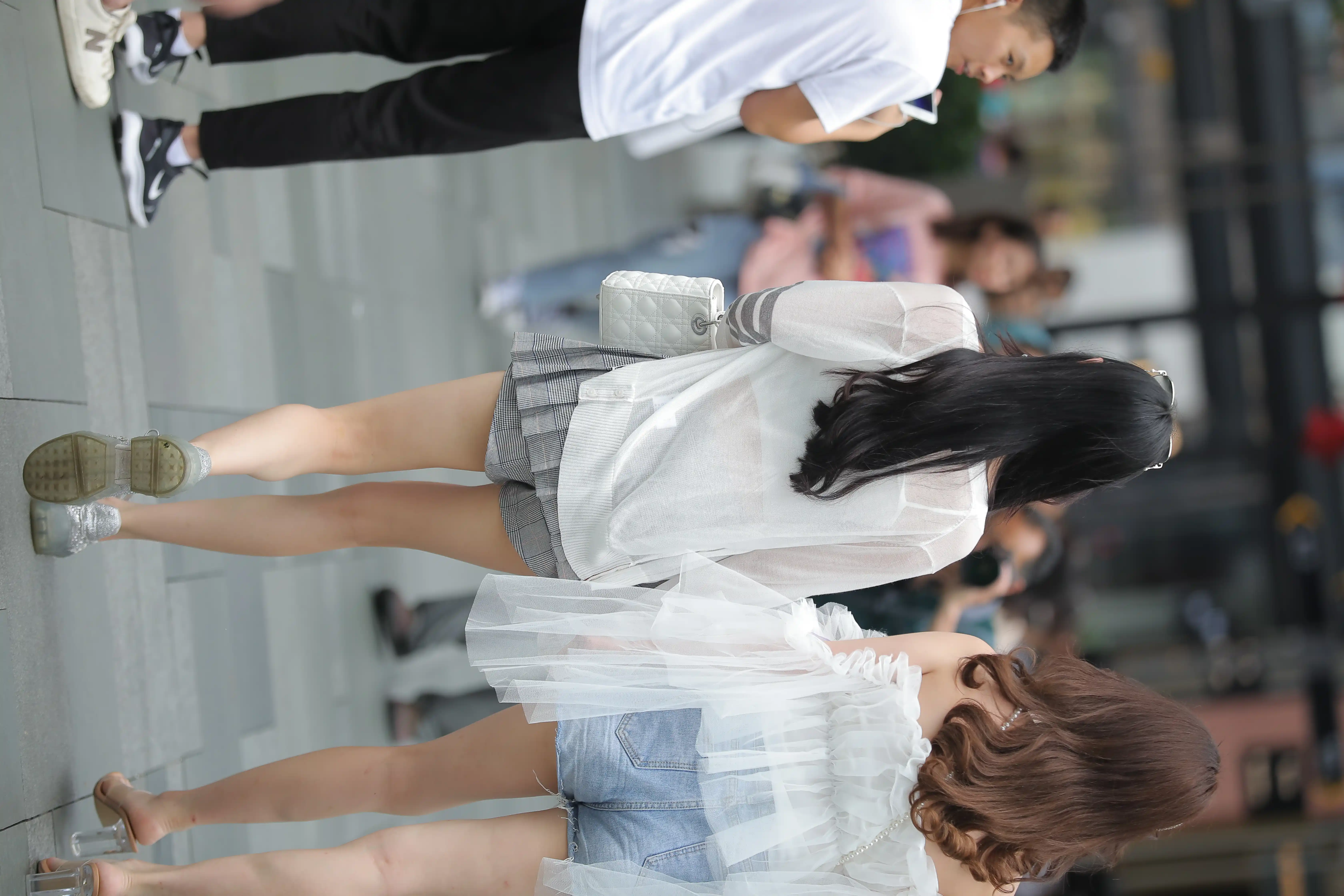 精选街拍 NO.180 美腿闺蜜 [24P 216.60 MB] - 第1张