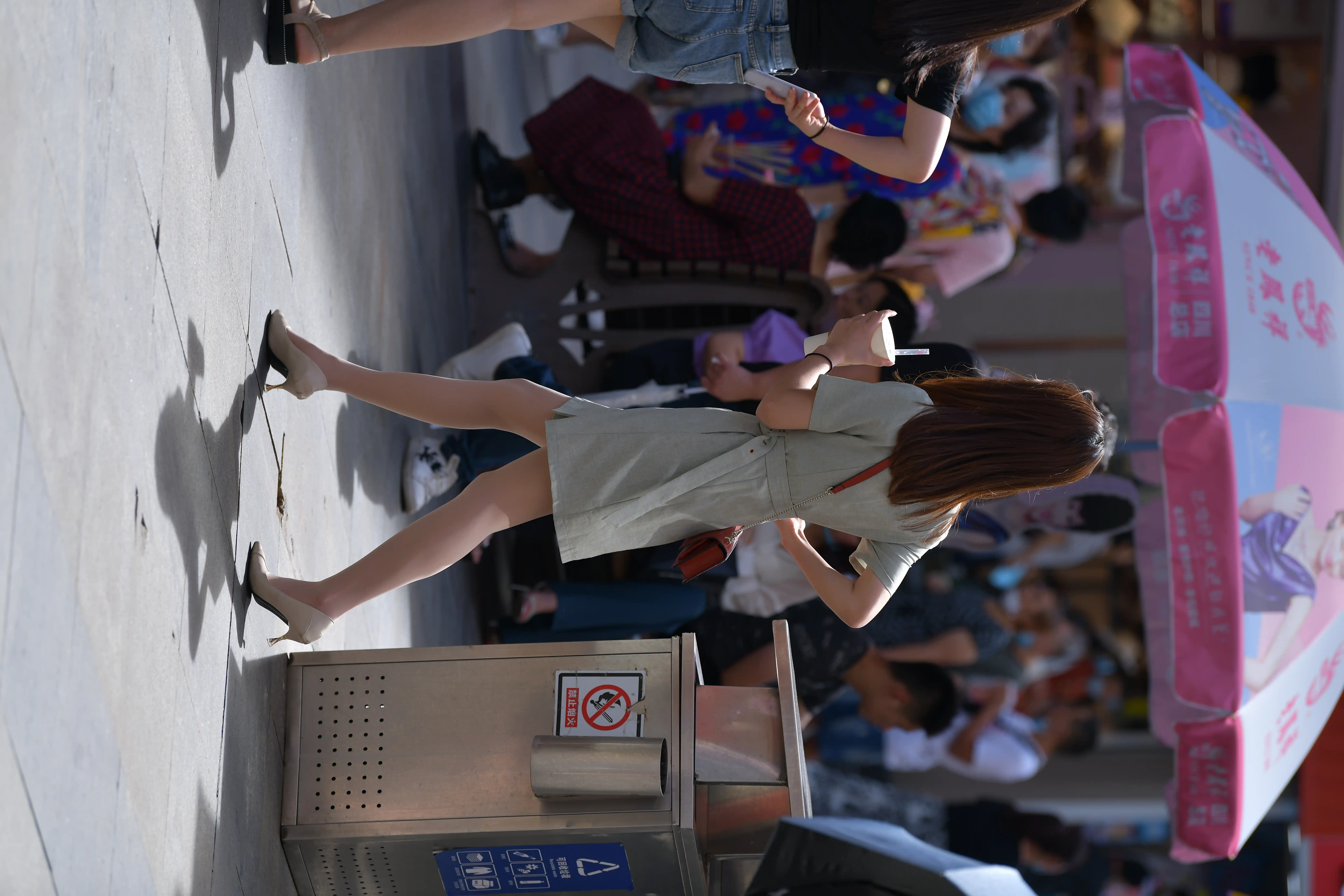精选街拍 NO.270 性感红唇肉丝美眉 [40P 812.29 MB] - 第1张