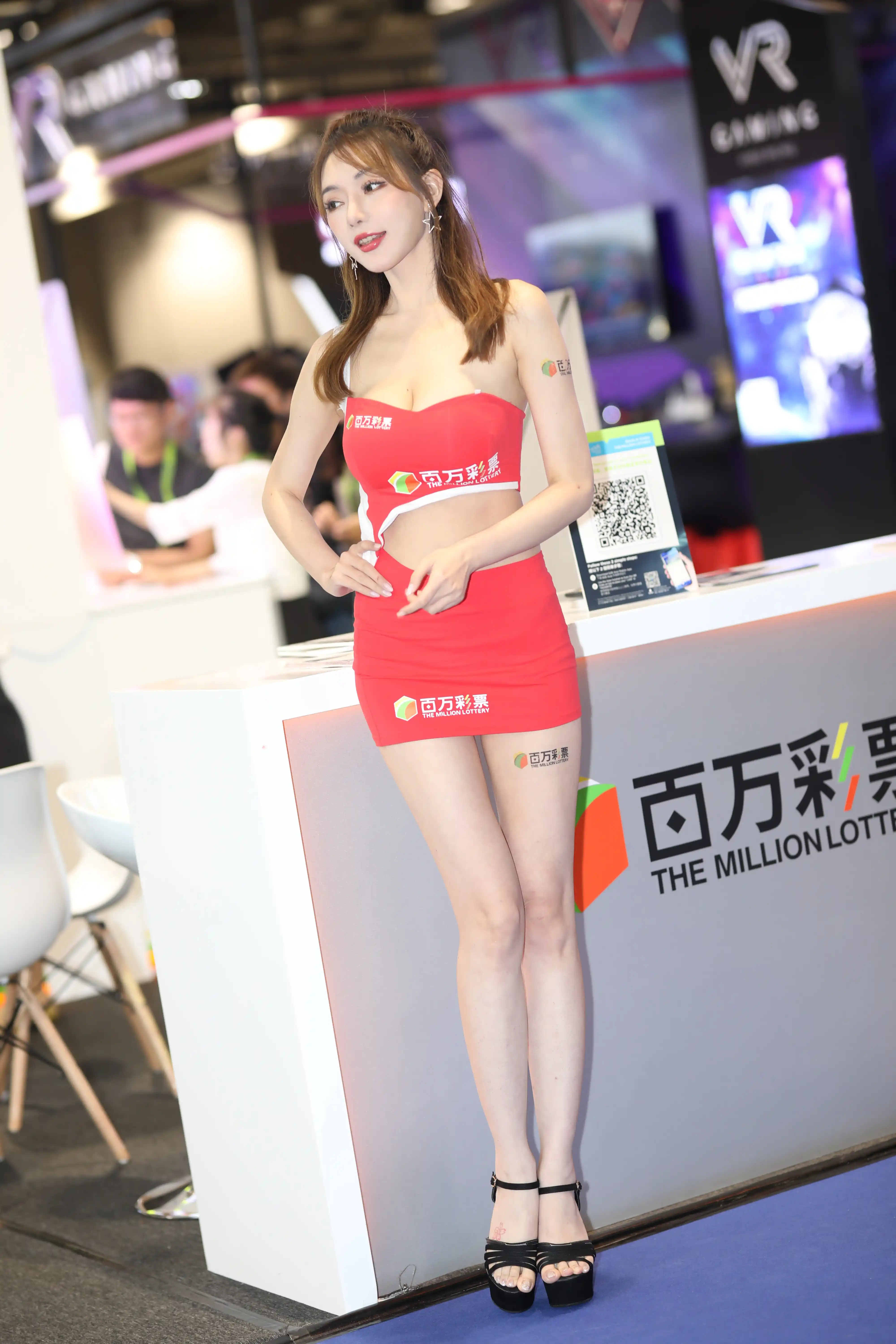 精选街拍 NO.286 展会上的红色女神 [158P6V 6.19 GB] - 第2张