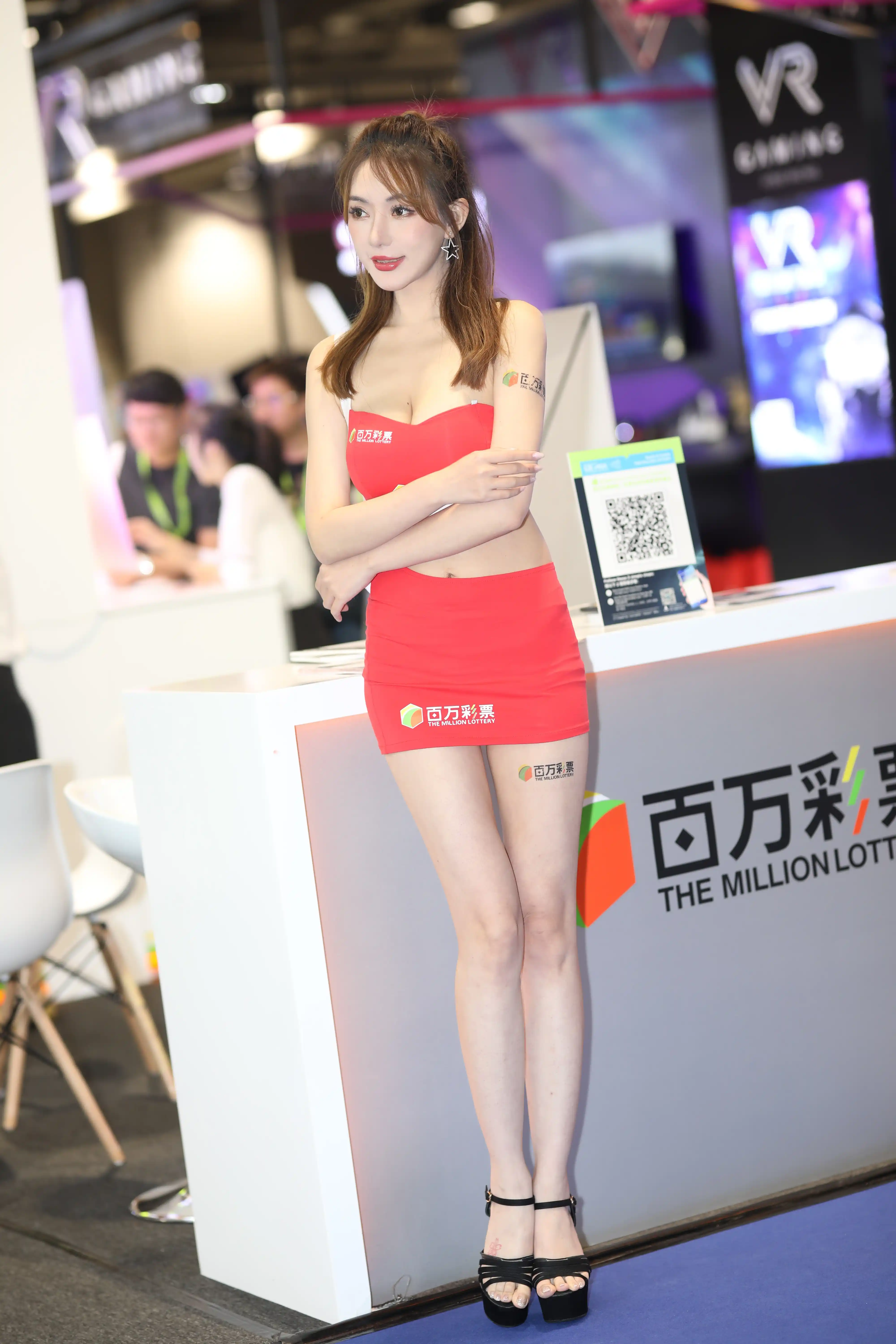 精选街拍 NO.286 展会上的红色女神 [158P6V 6.19 GB]