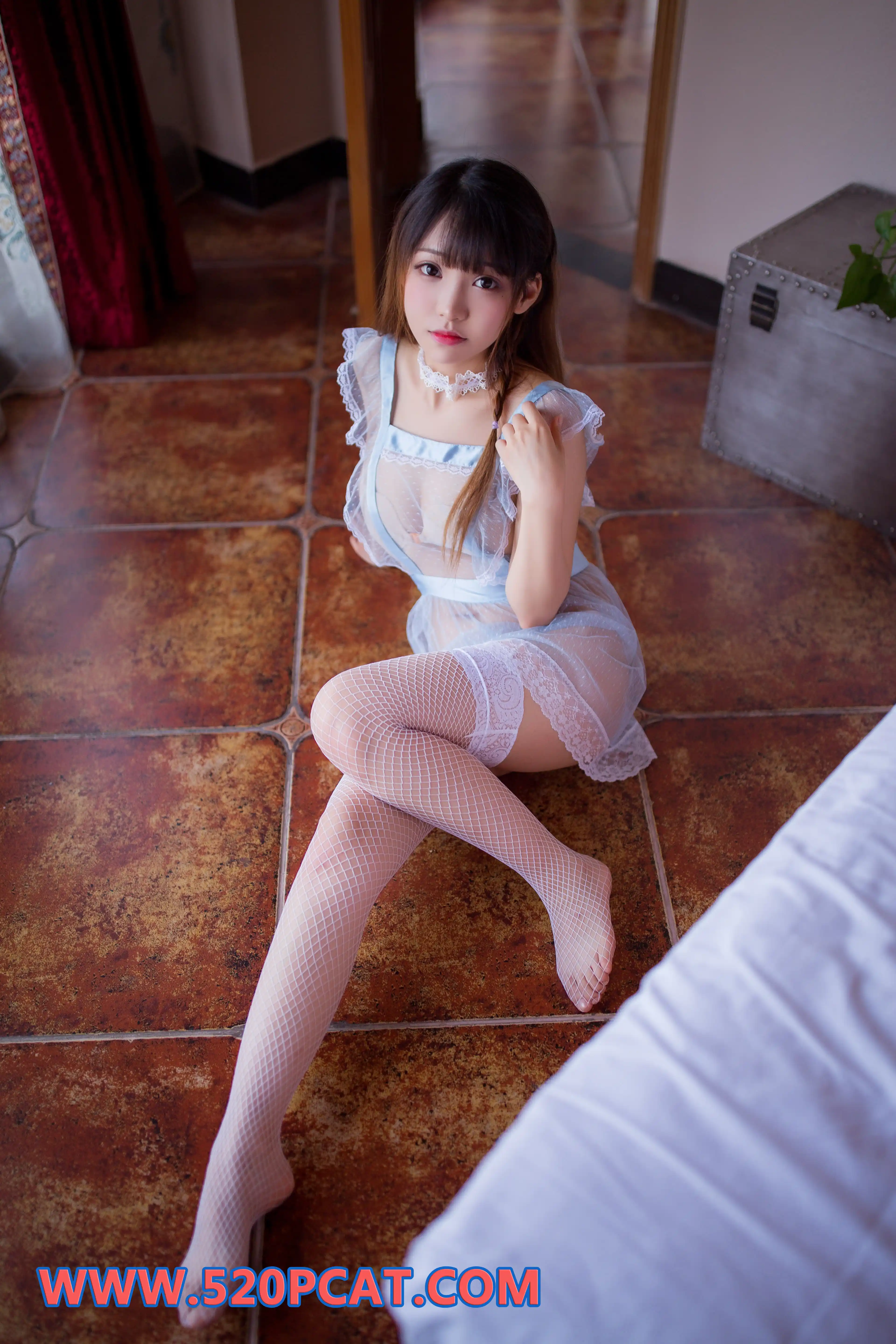 [PartyCat轰趴猫] 2018.08.10 NO.192 七七 [43+1P-413M]