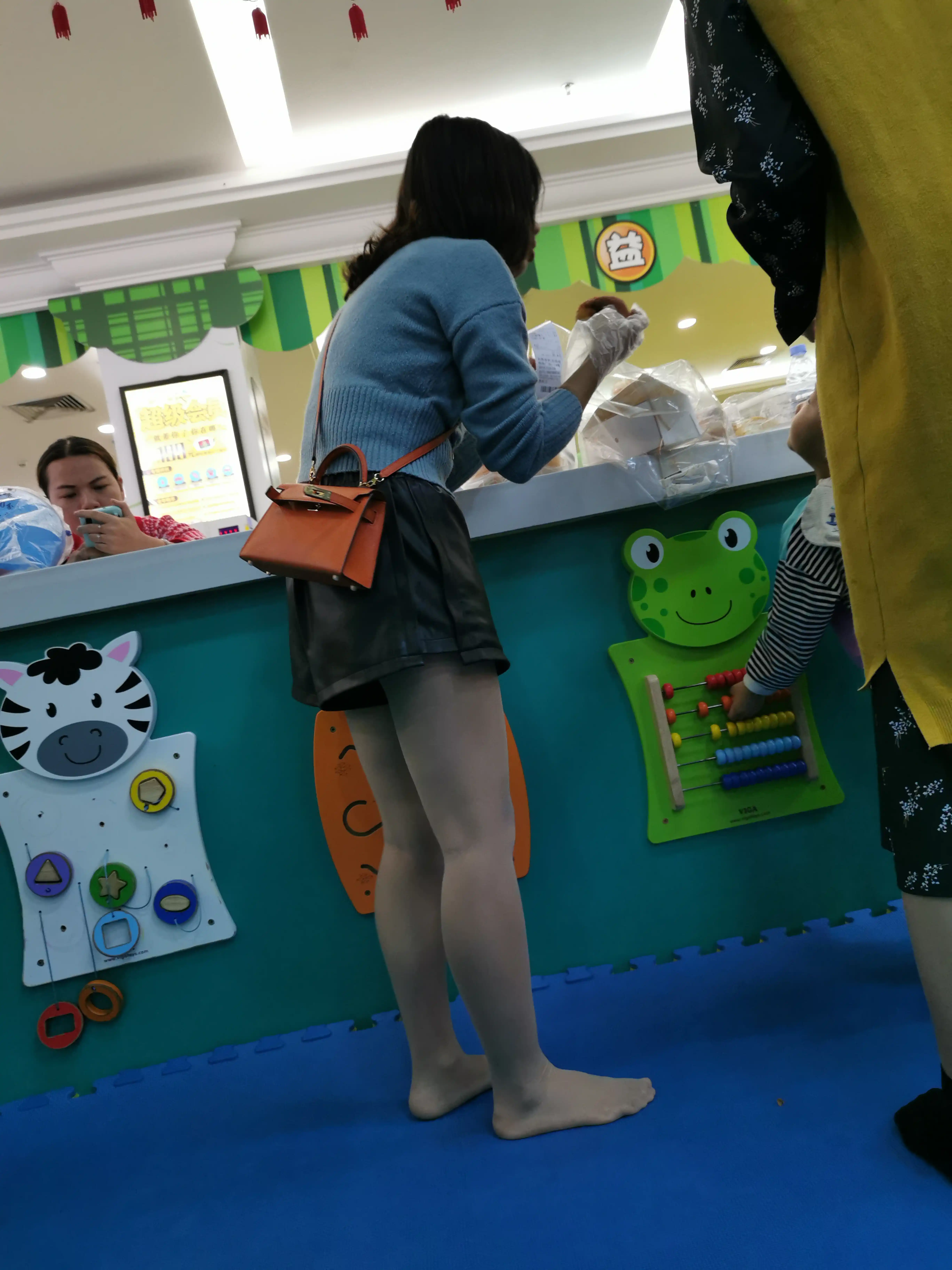 [魔镜街拍] 057 亲子乐园 [130P+2V1.43G] - 第4张