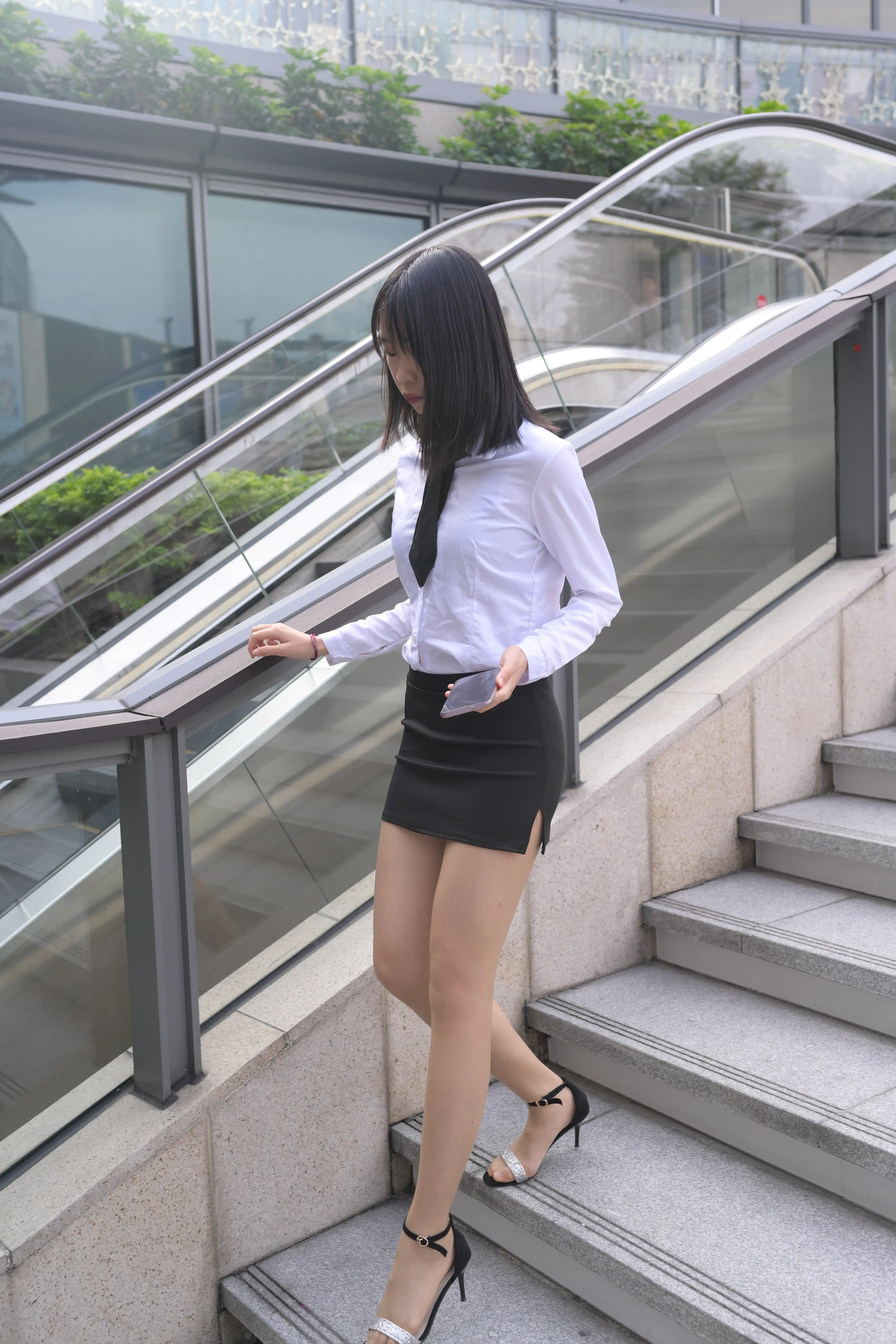 [魔镜街拍] 084 程生街拍-商城推销美女长腿肉丝制服 [454P+1030M] - 第4张