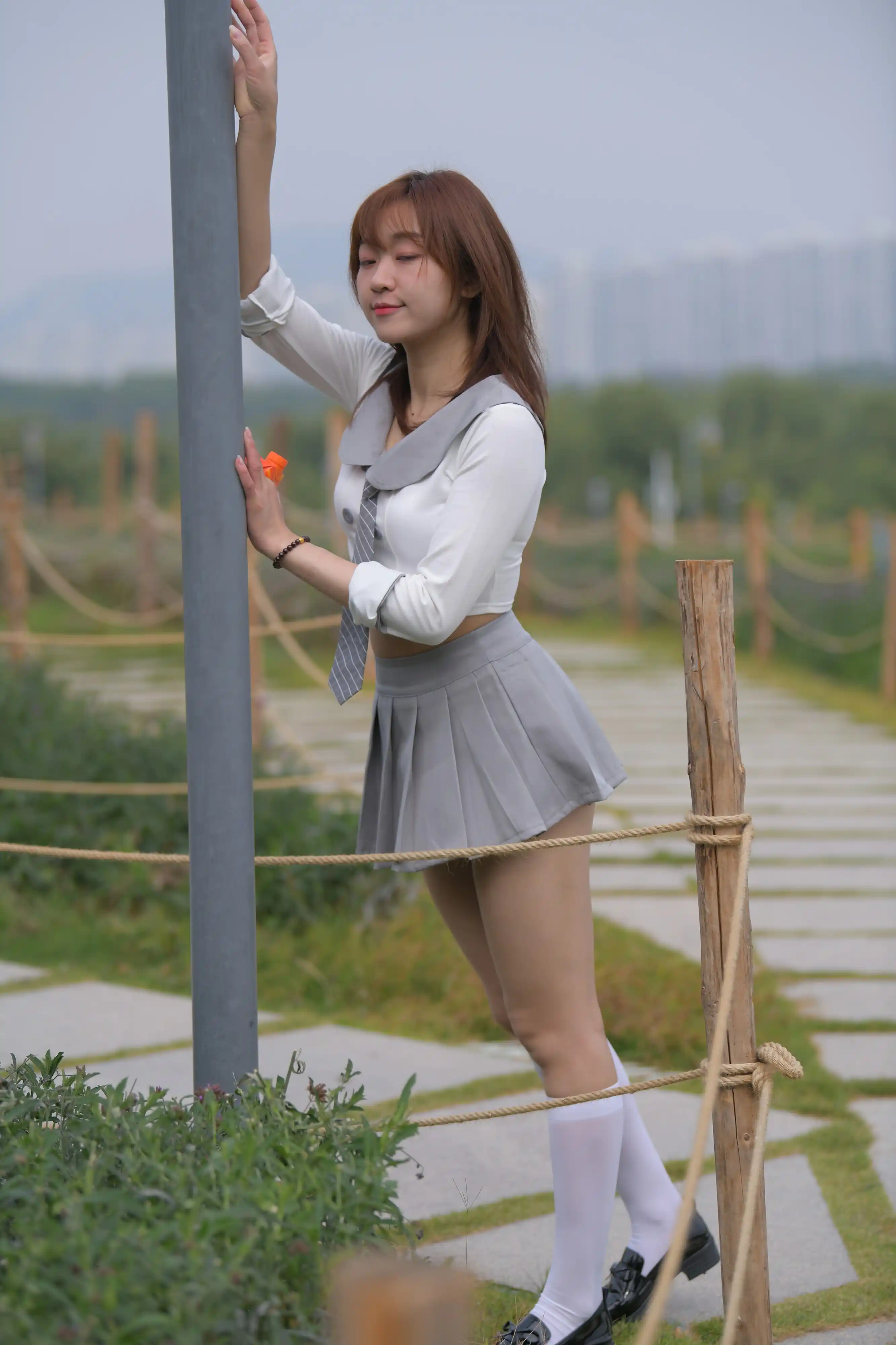 [魔镜街拍] 095 性感动人的小百褶裙美女 [761P+734M] - 第2张