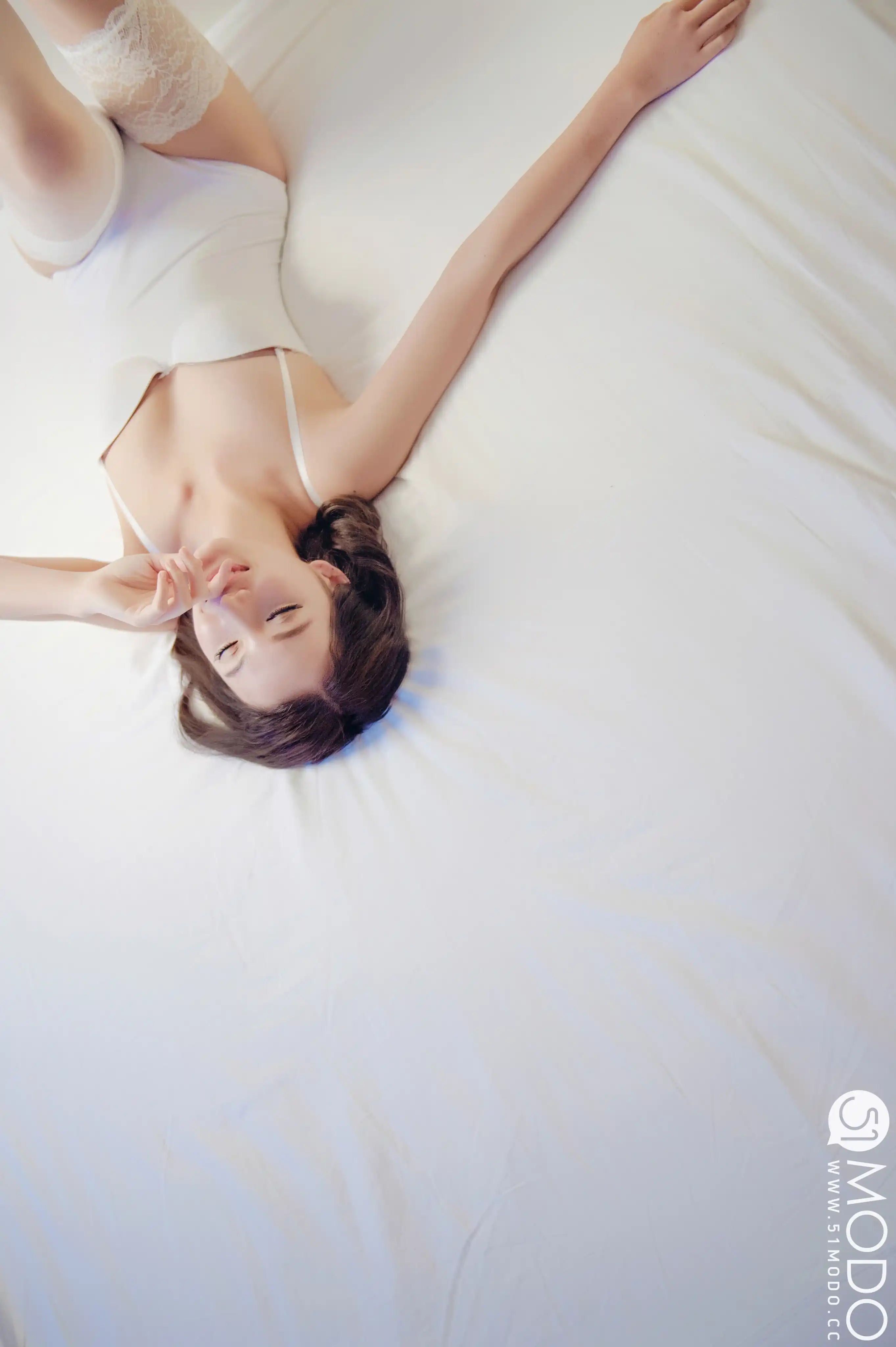 51MODO杂志 vol.007 2015.06.18 吊带黑丝美腿 [58P+8P333M] - 第4张