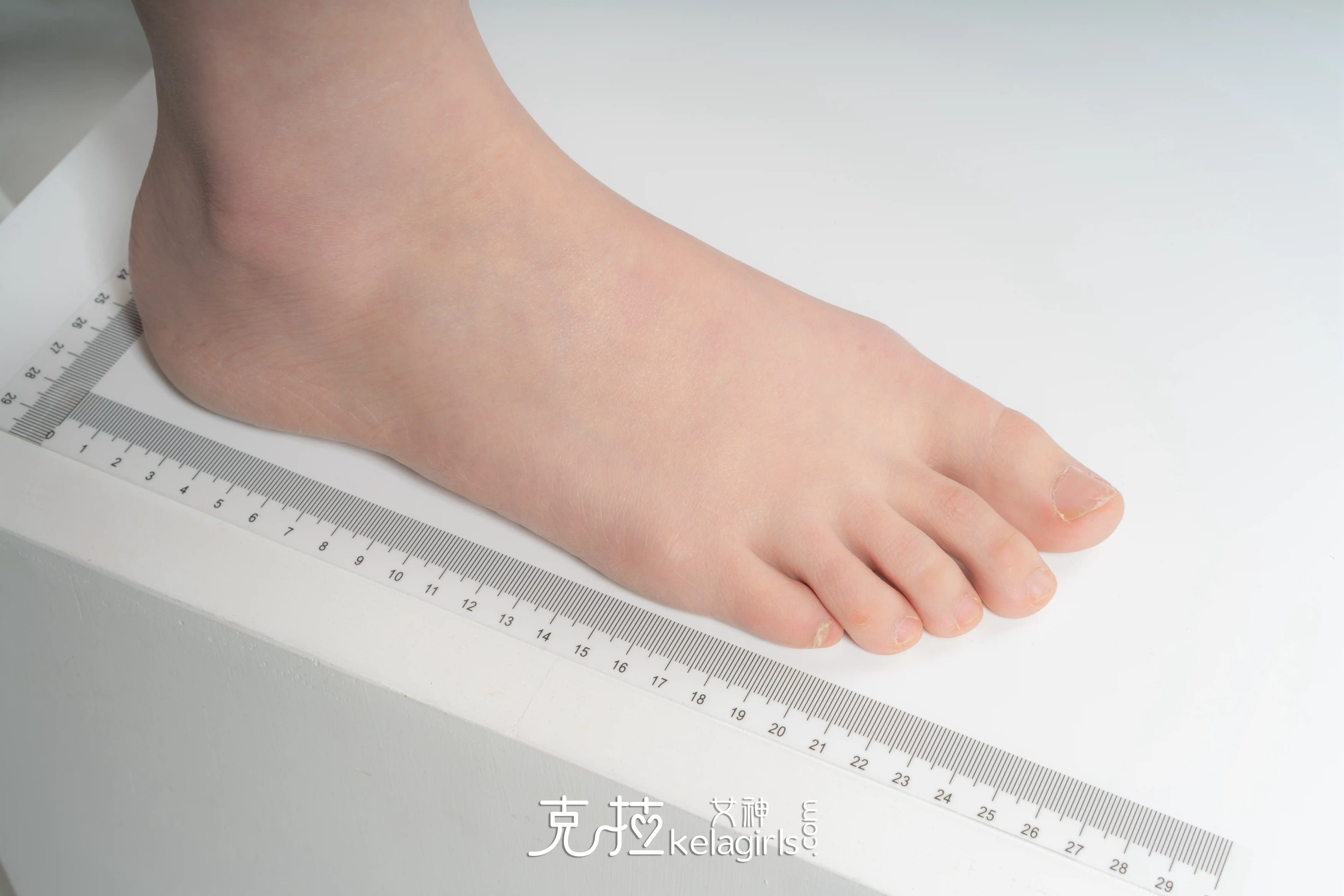 0887_KeLaGirls克拉女神 2021.11.23《尺量大白脚》百琳 [24P278M] - 第4张